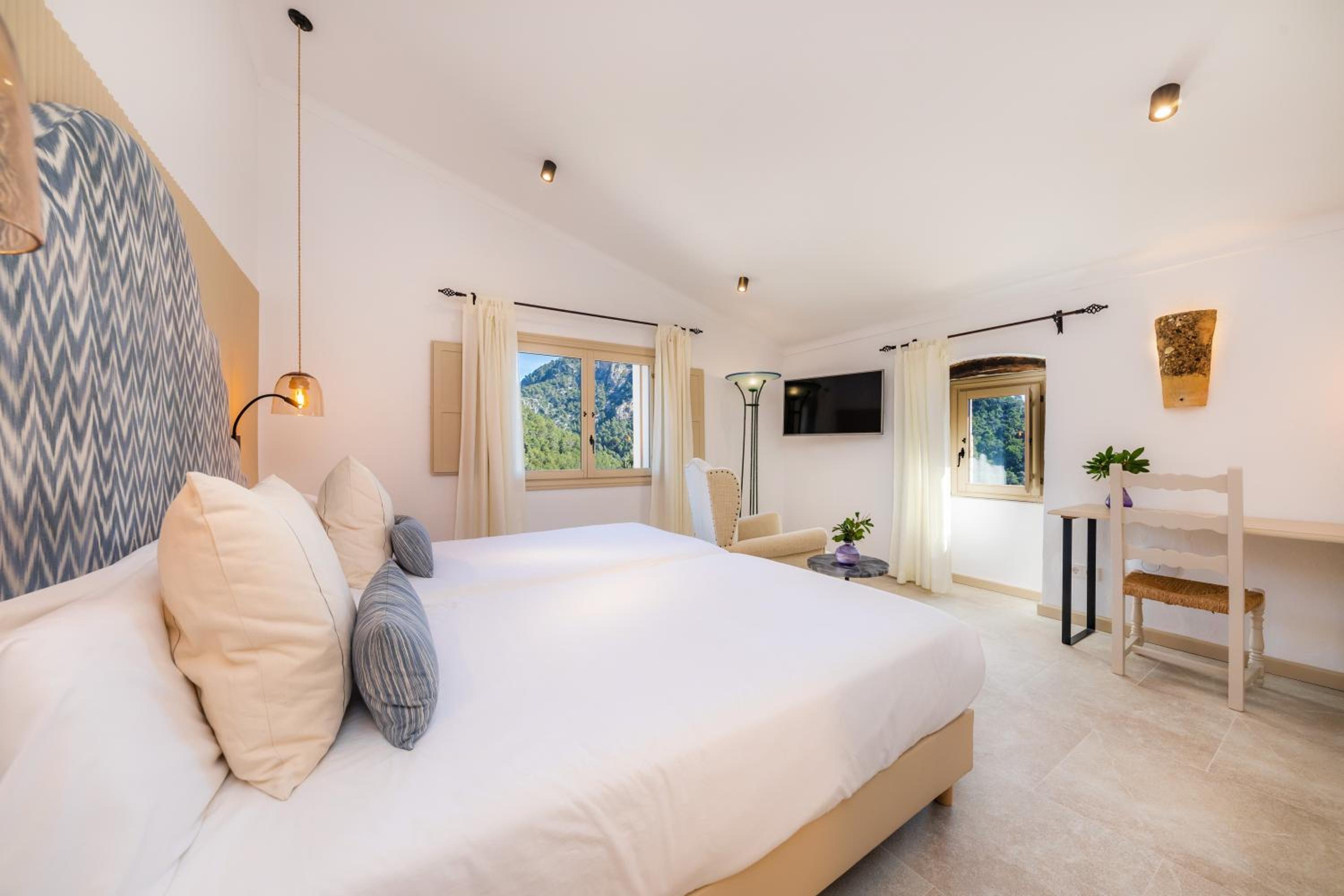 Deluxe Double Room - Photo 1