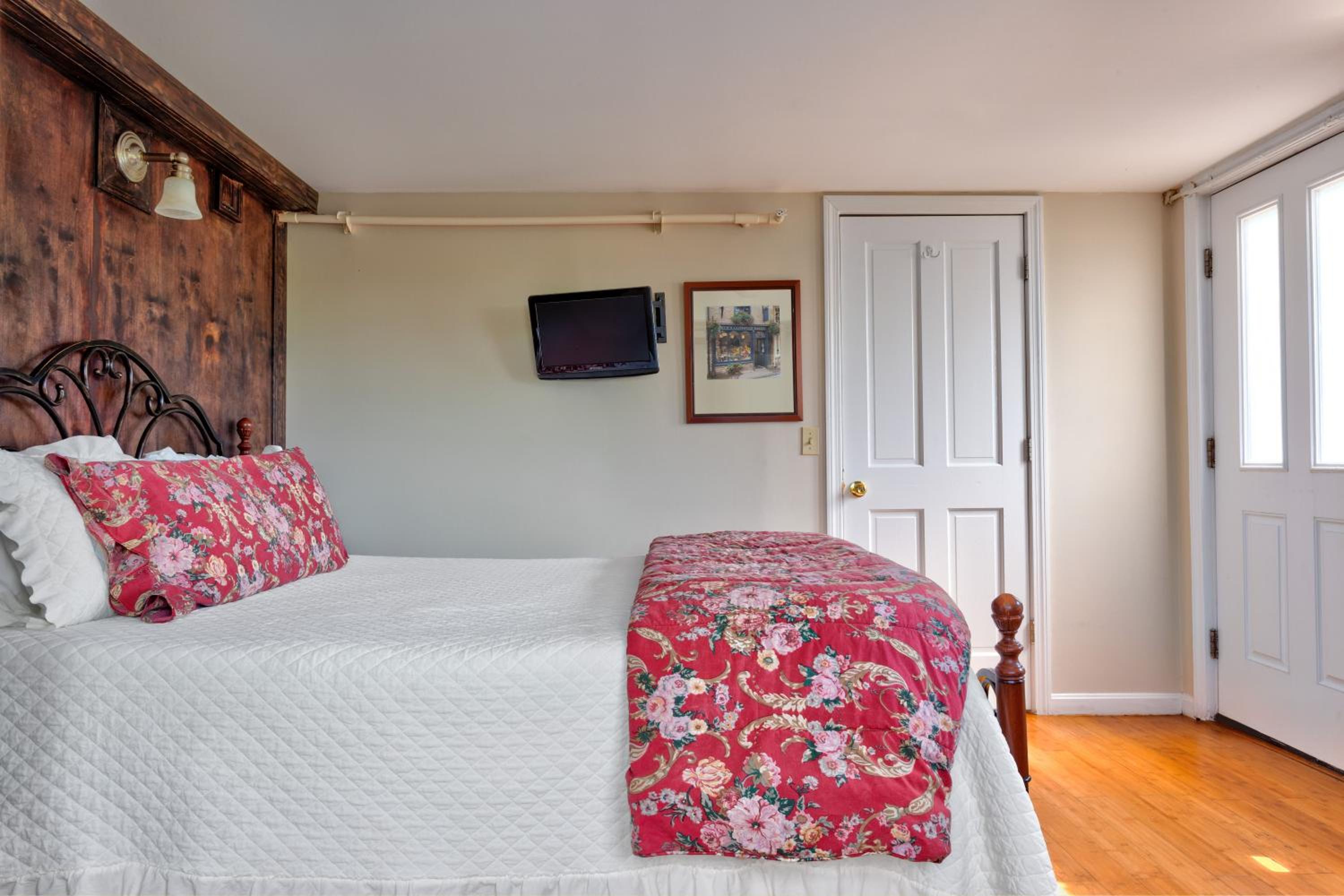 Queen Room with Garden View photo 3