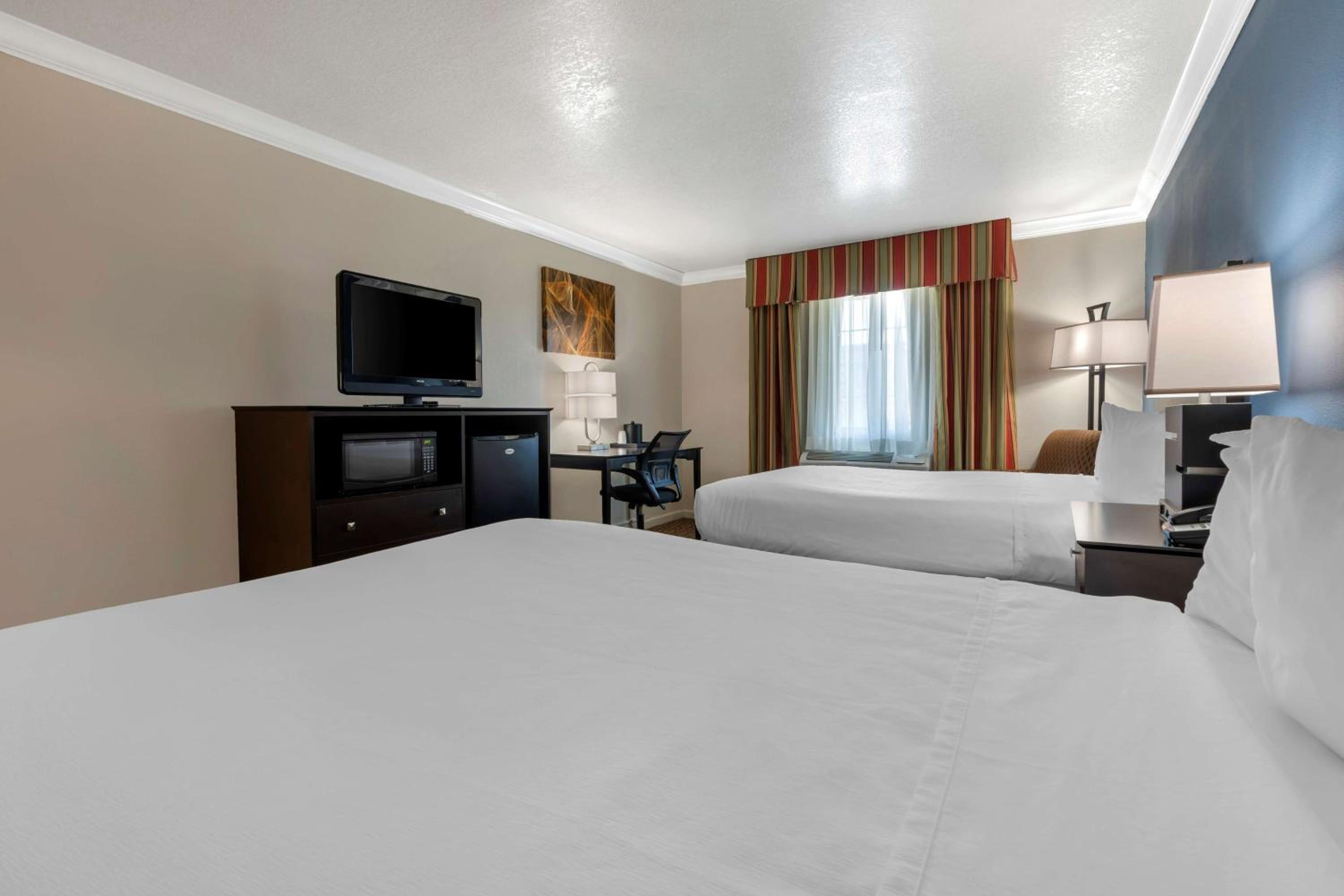 Queen Room with Two Queen Beds - Non-Smoking