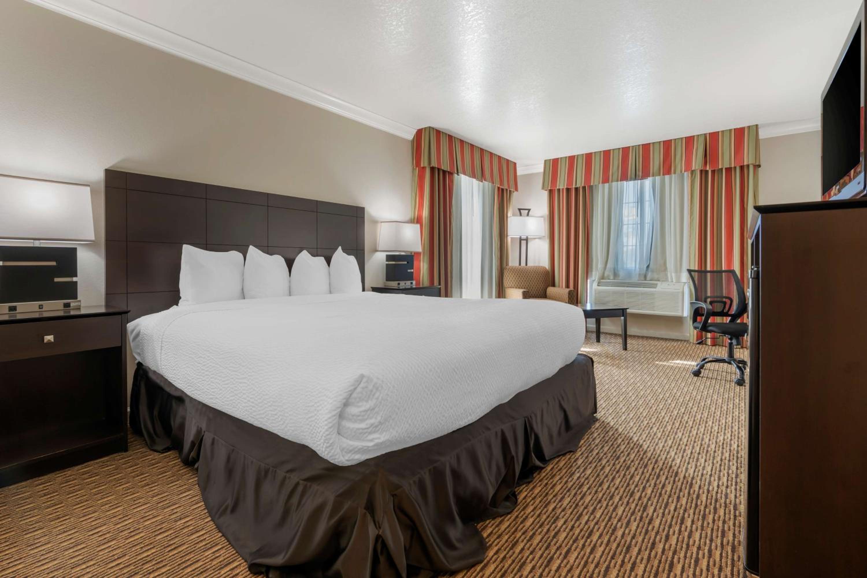 King Room - Non-Smoking photo 3