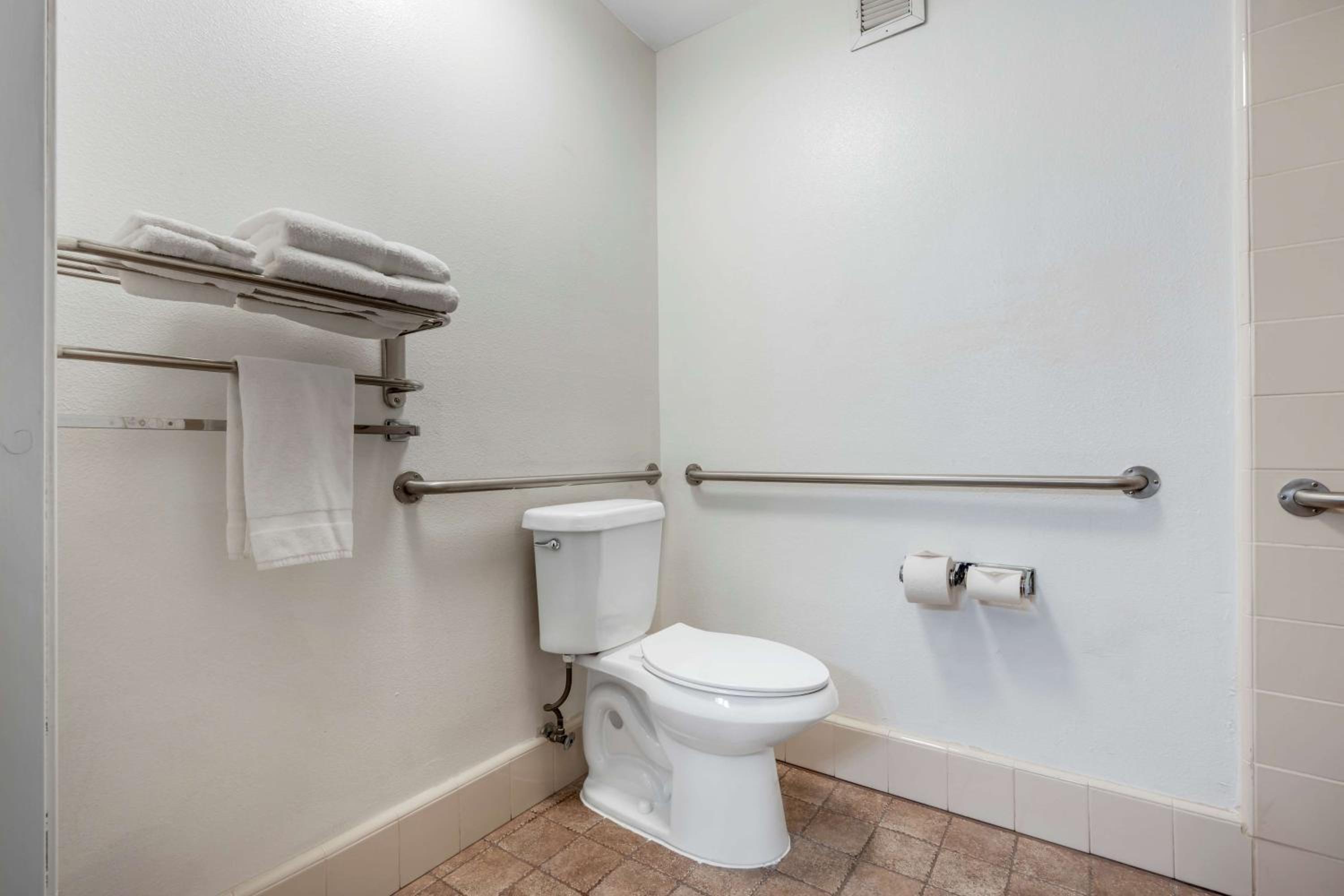 King Room with Roll-in Shower - Disability Access/Non-Smoking photo 3