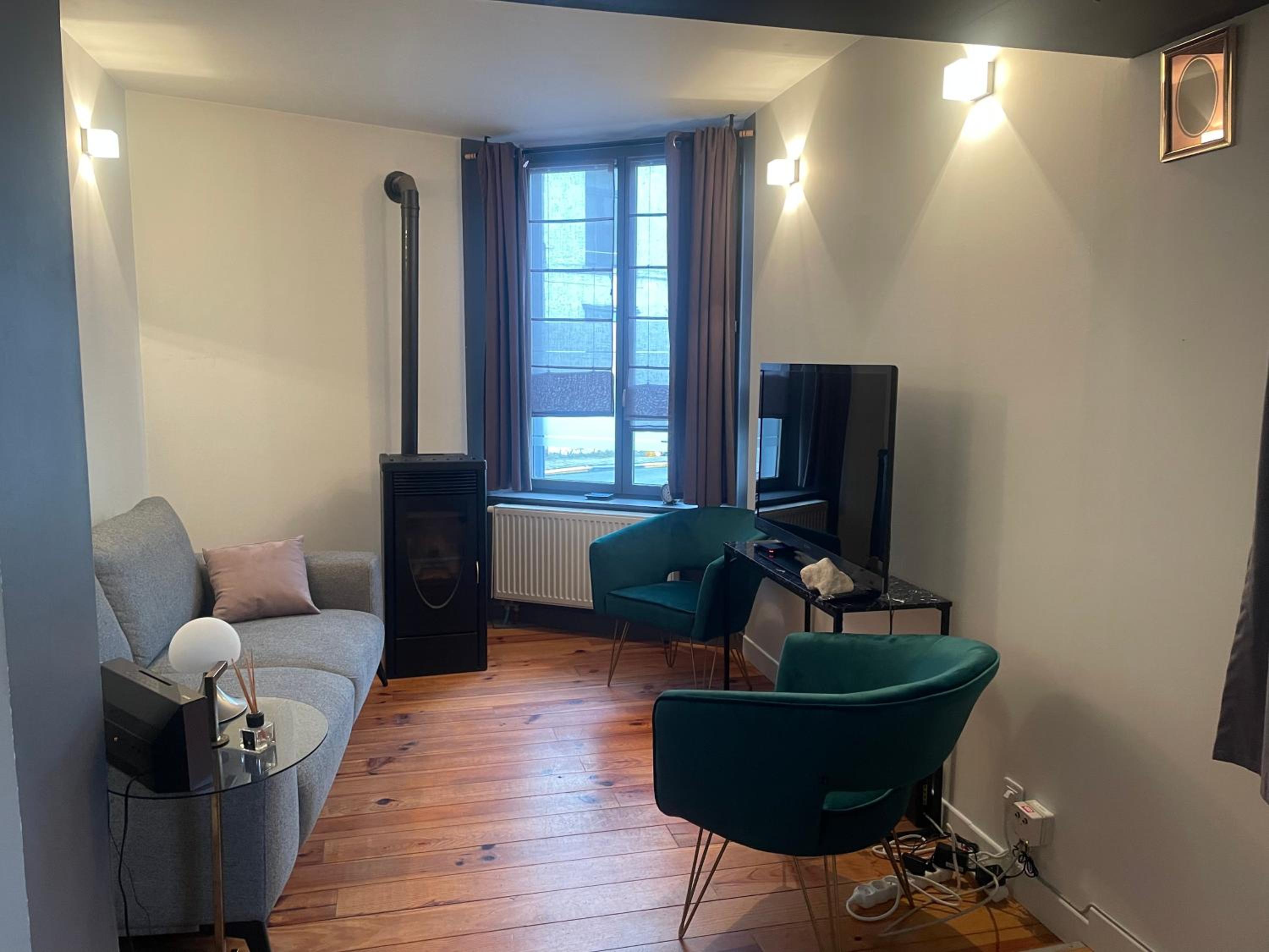 One-Bedroom Apartment photo 1