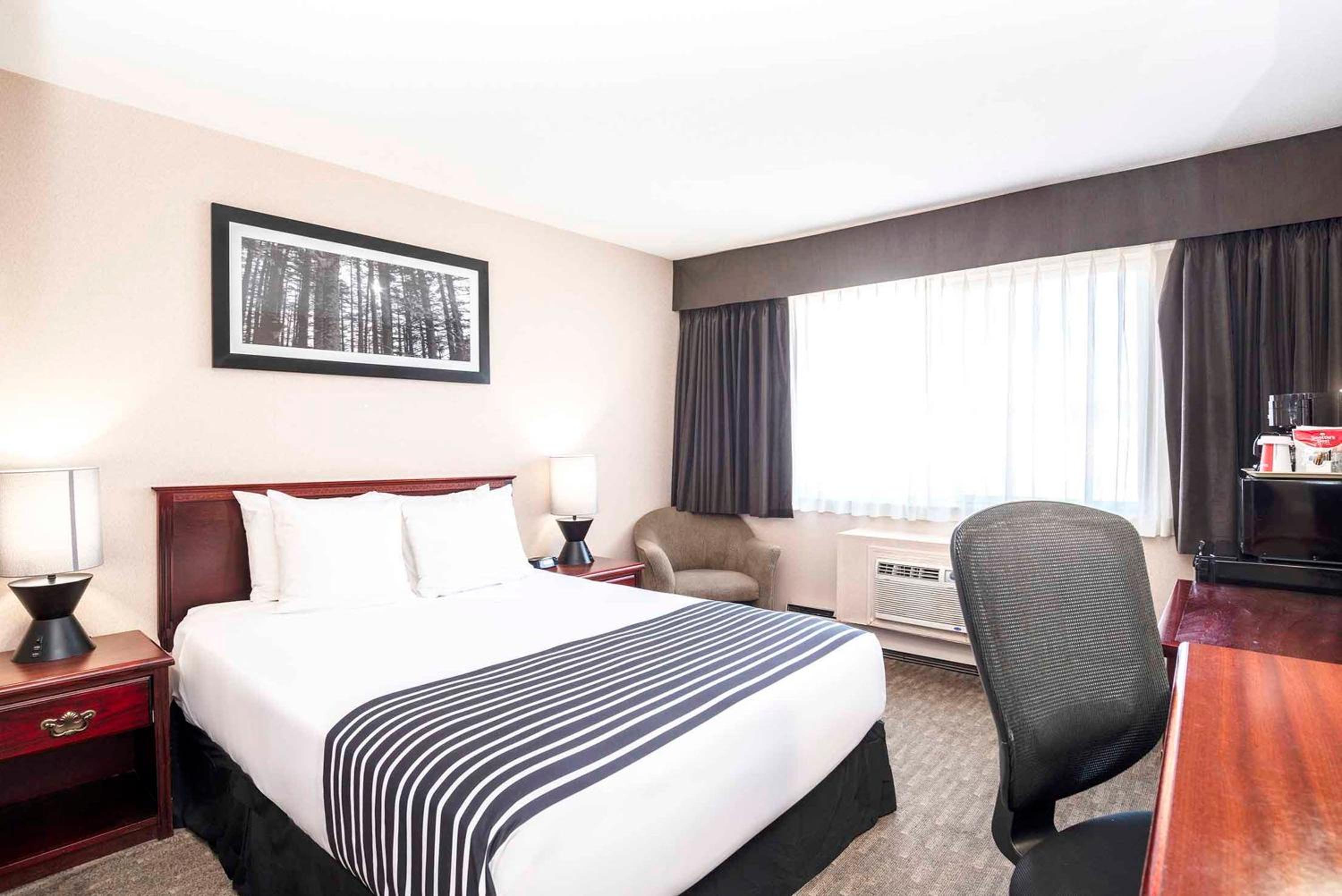 Standard Room, 1 Queen Bed photo 1