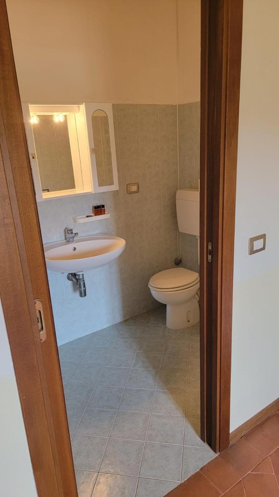 Economy Quadruple Room with Shared Bathroom photo 2