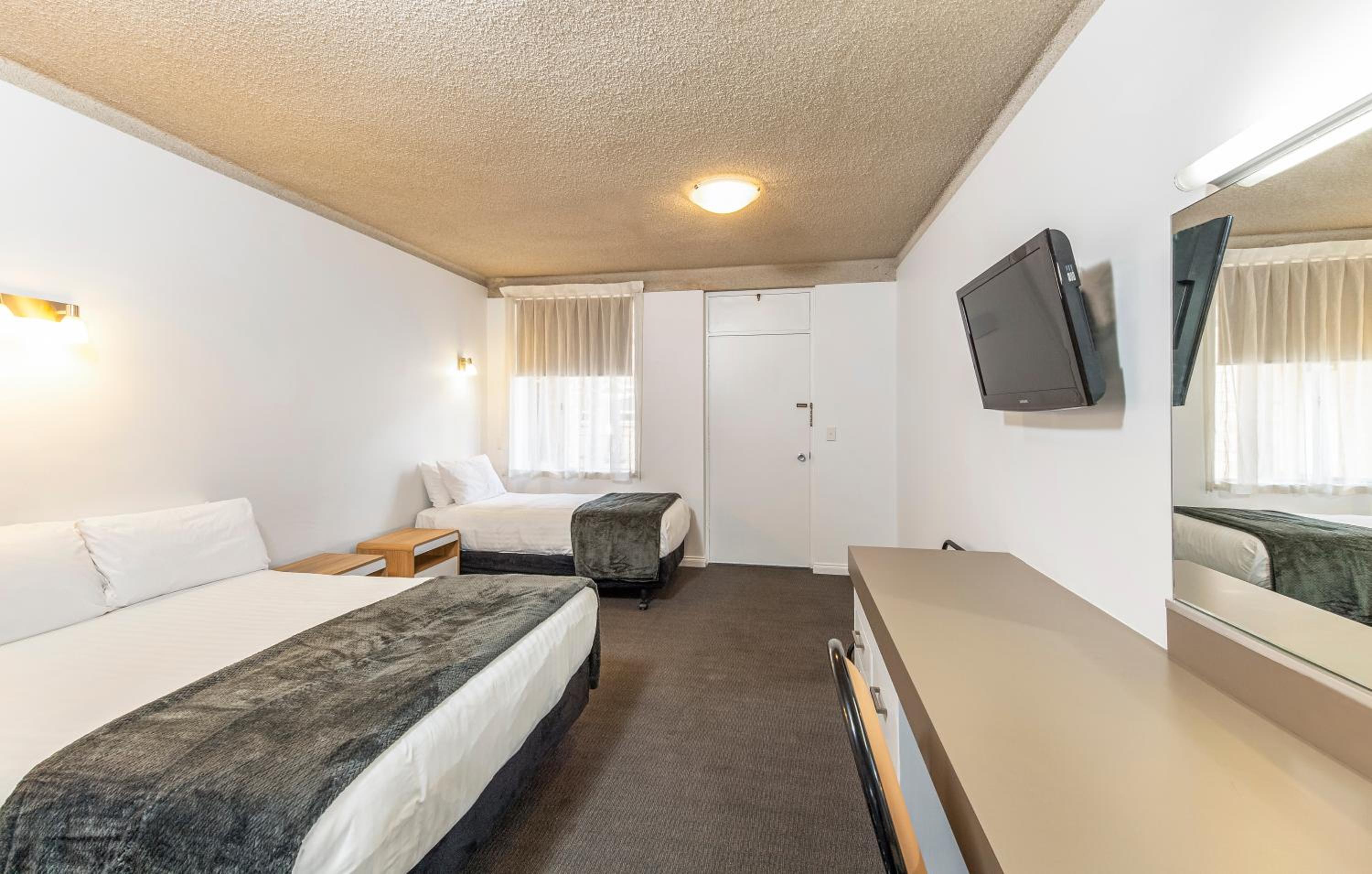 Standard Double Room with Free Wifi and Parking - Photo 4