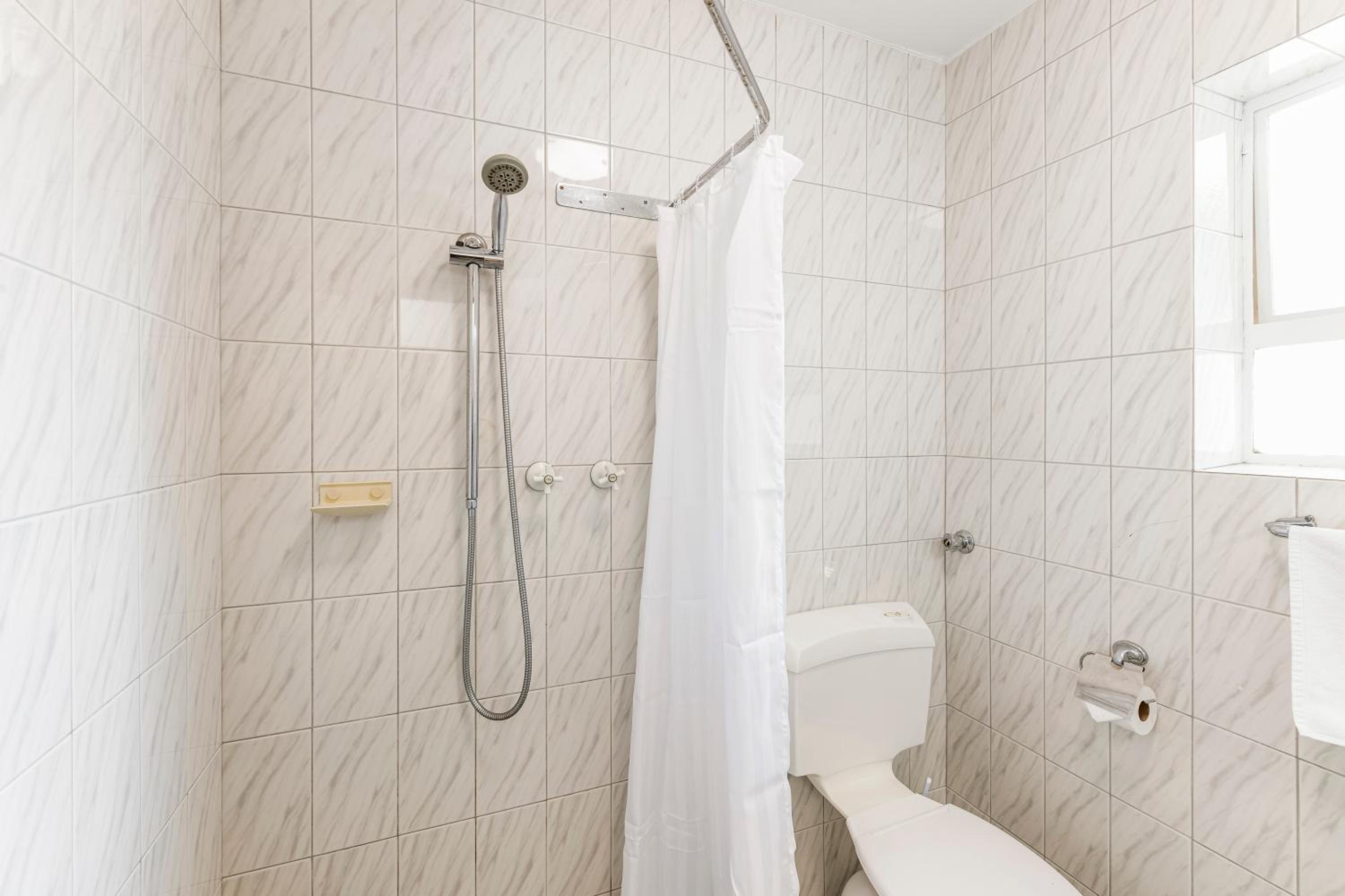 Standard Double Room with Free Wifi and Parking - Photo 6