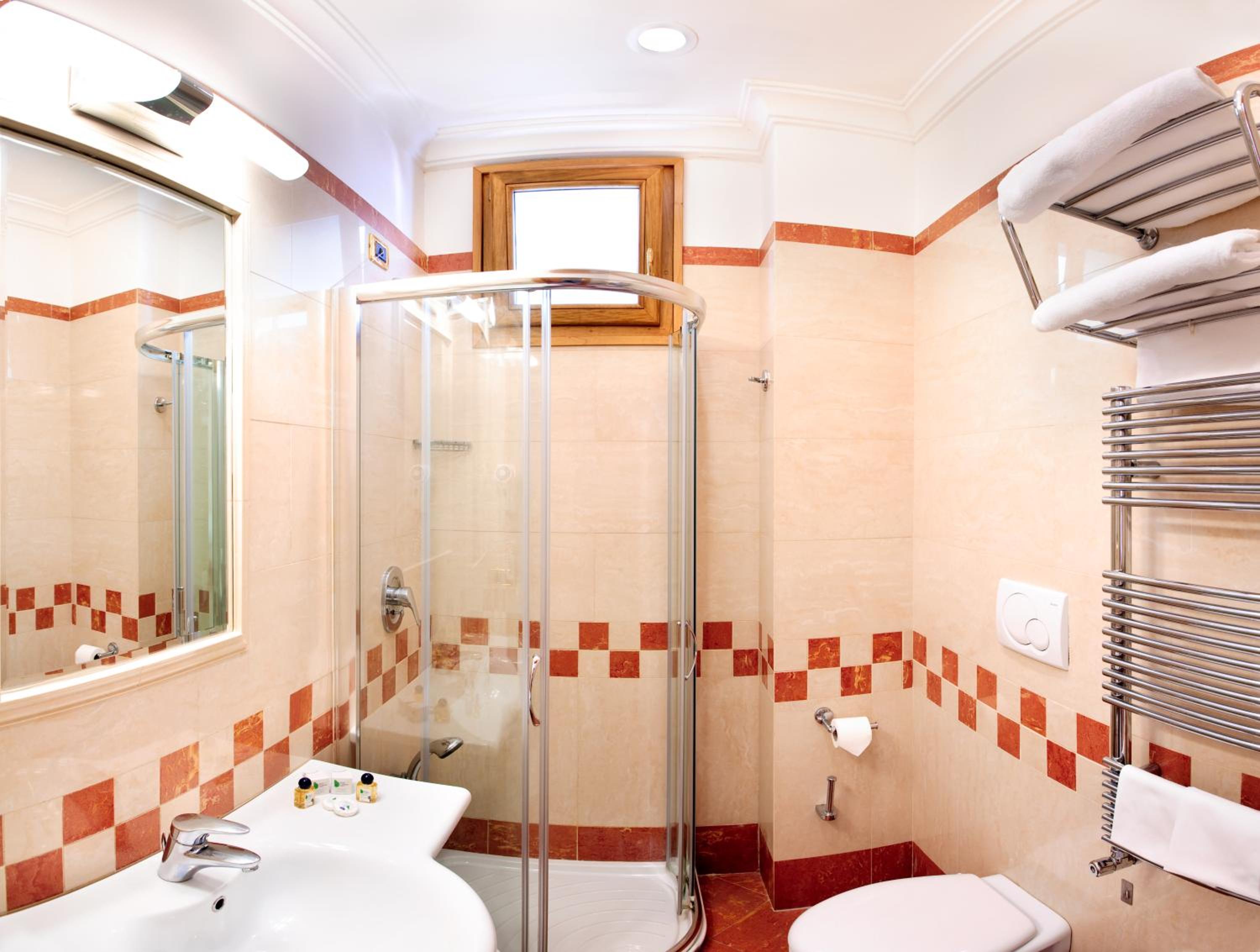 Quadruple Room - Photo 4