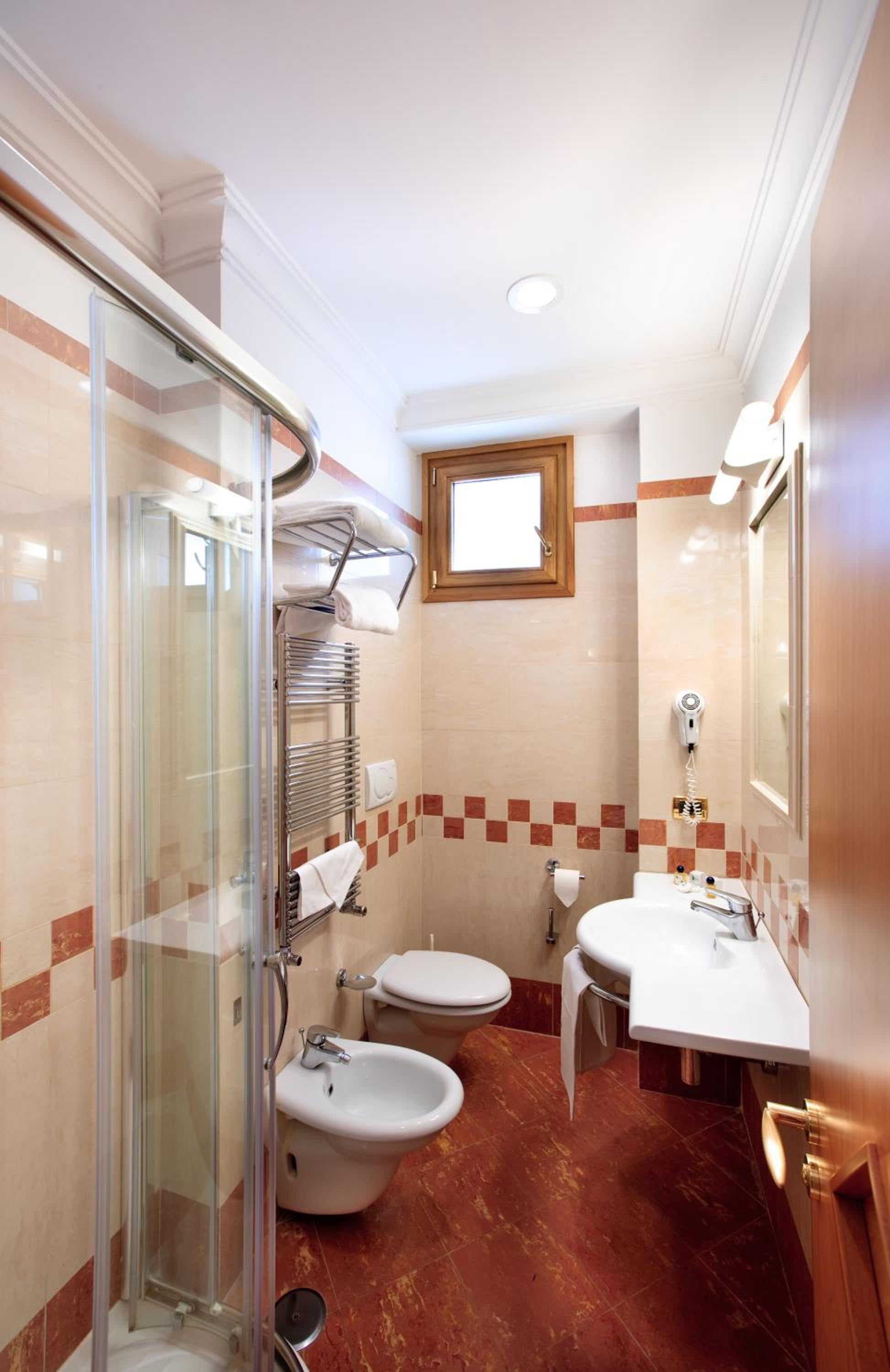 Triple Room - Photo 6