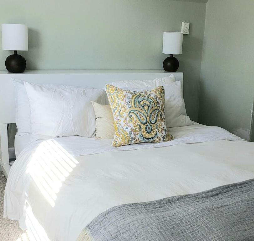 Five-Bedroom House photo 1