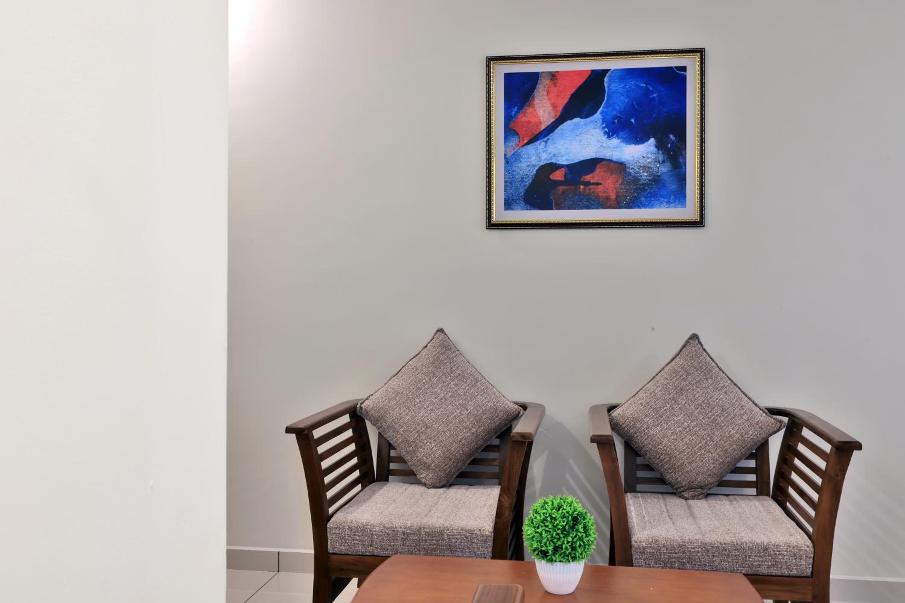 One-Bedroom Apartment - Photo 4