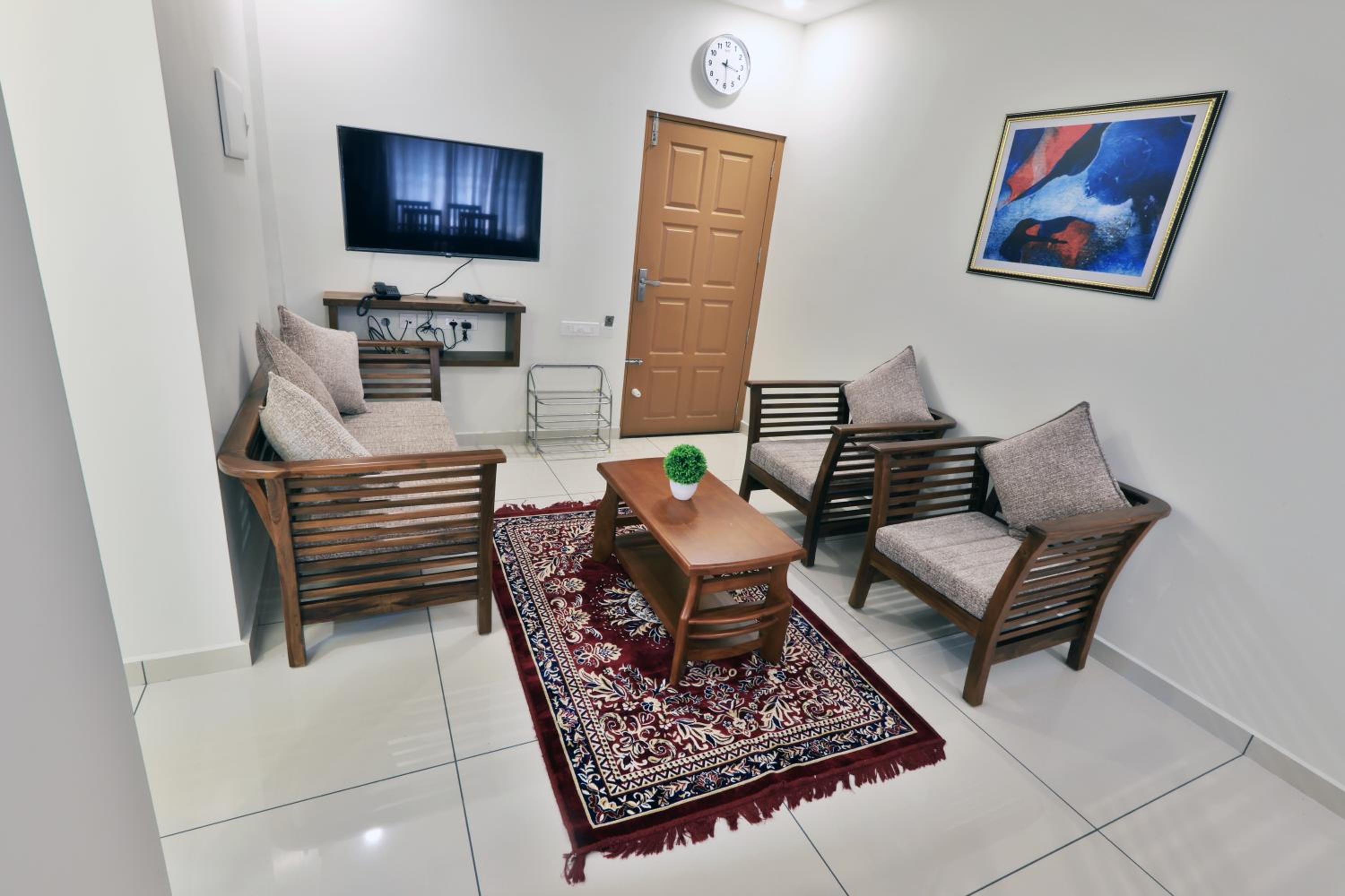 One-Bedroom Apartment - Photo 3