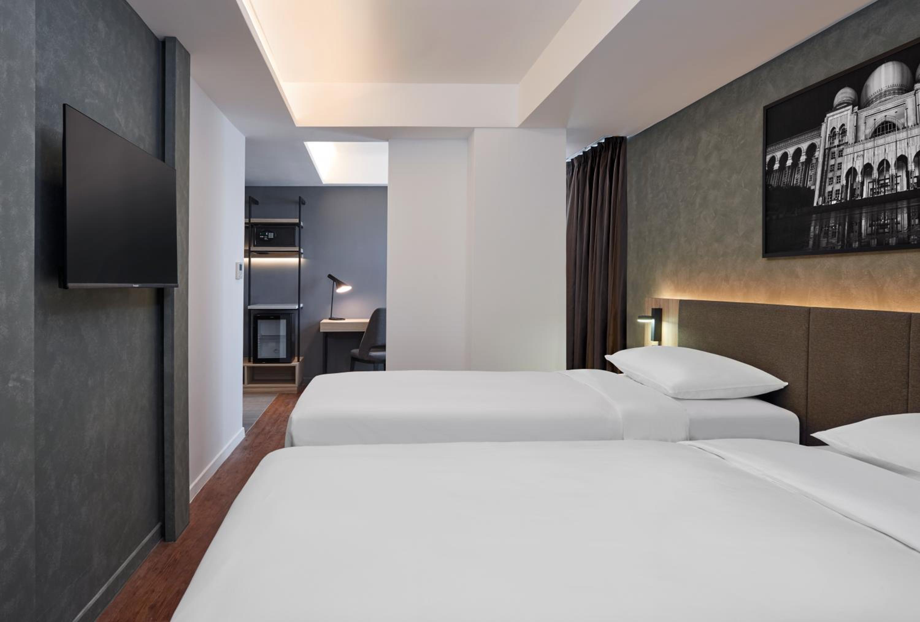 Deluxe Room - Photo 1