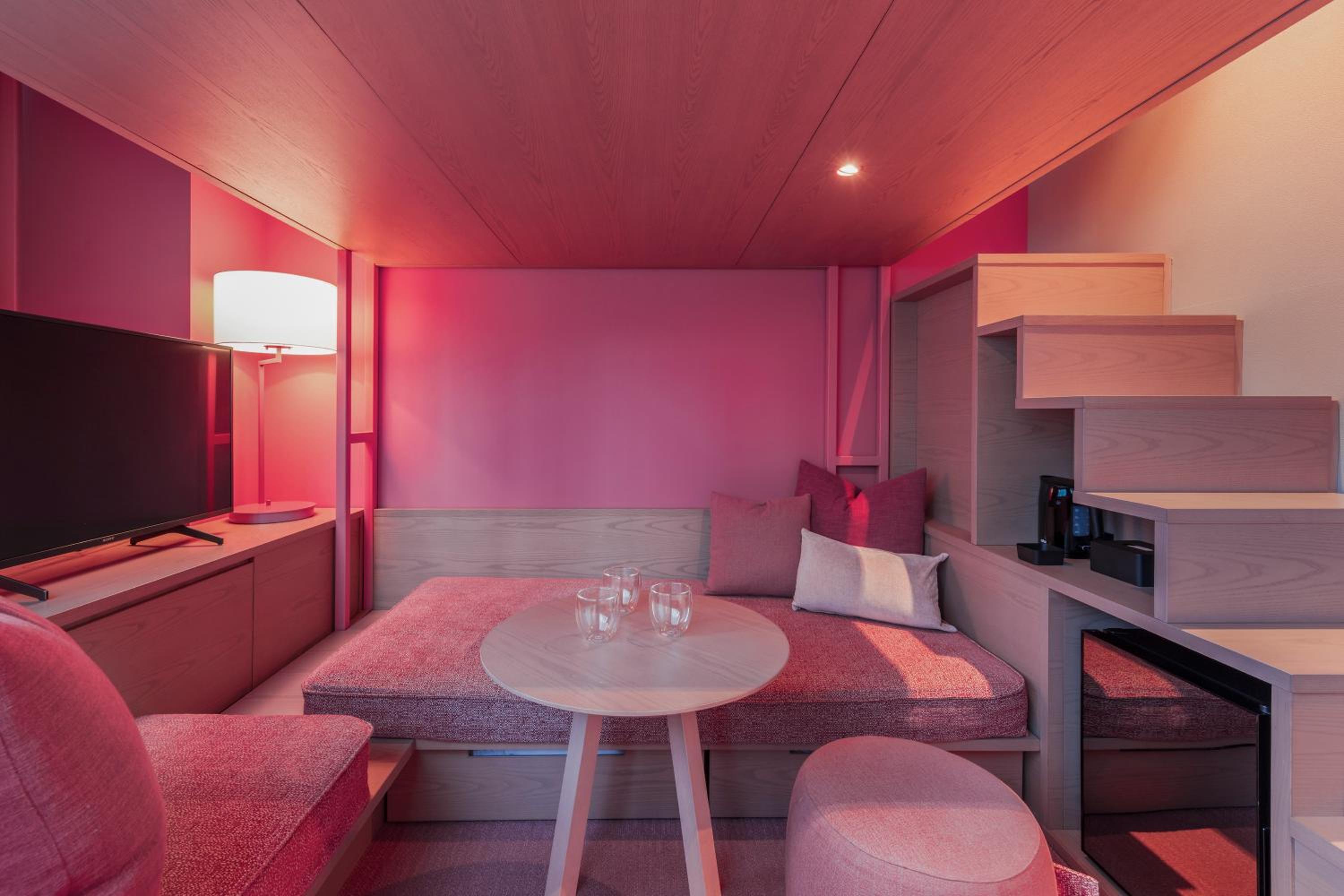 【pink】Loft Room B thumbnail 5