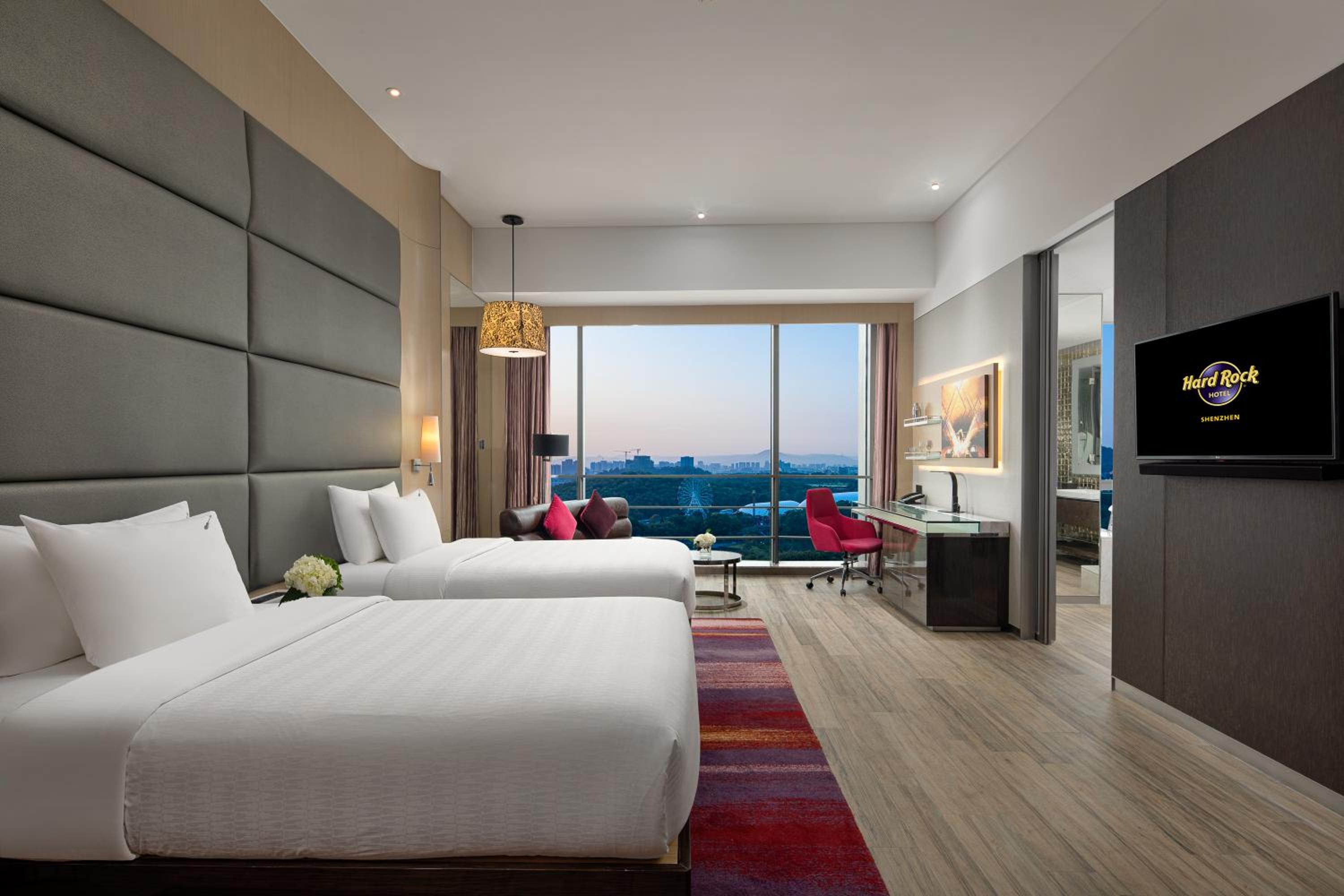 Deluxe Room Family Package (including breakfast and buffet dinner for 2 adults and 1 child)