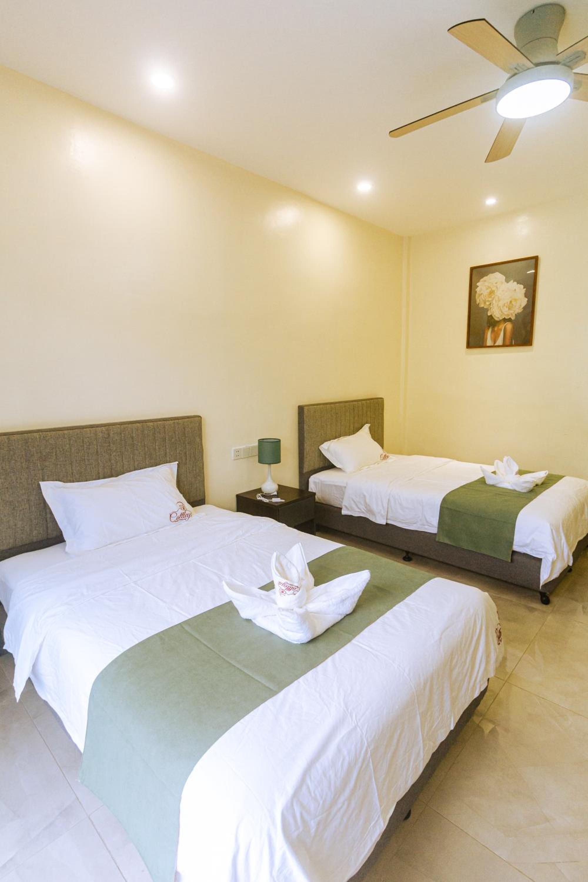 King Room with Balcony - Photo 2