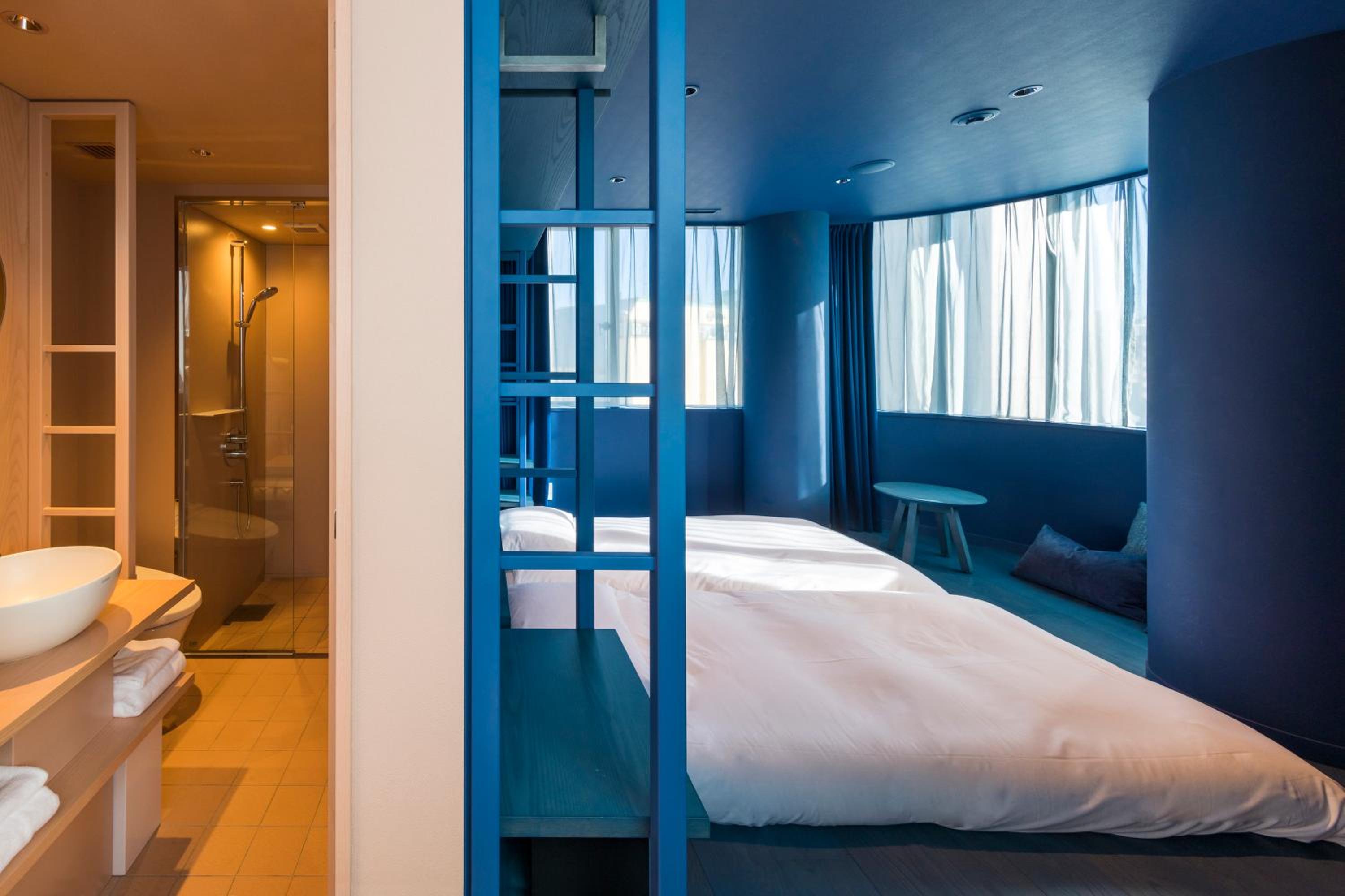 【dark blue】Corner Room