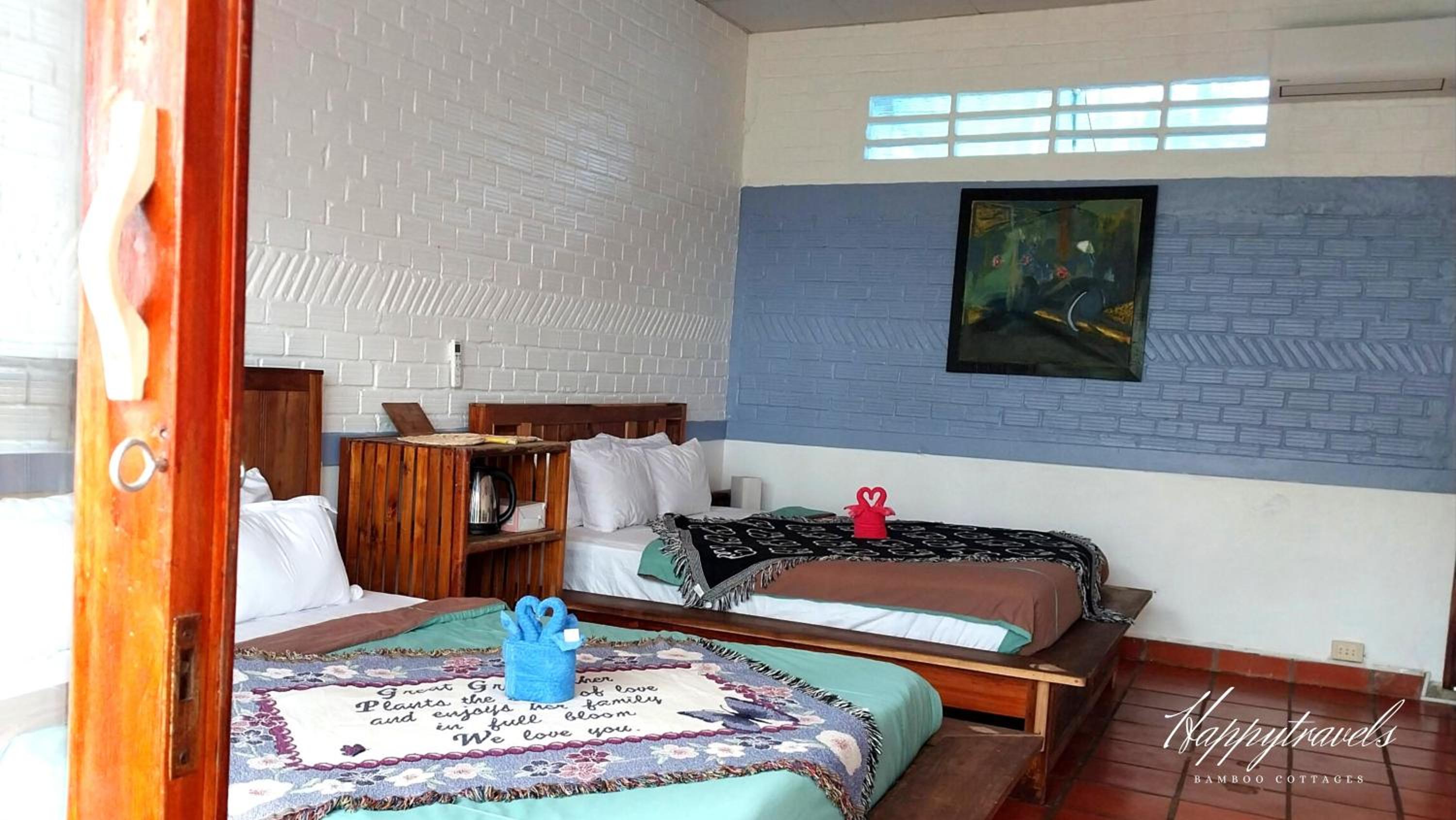 Queen Room with Two Queen Beds photo 3