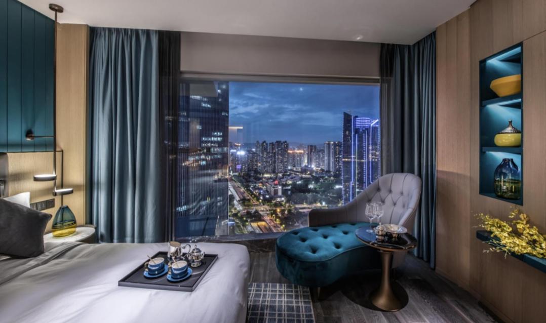 Stylish City View King Room - Photo 5