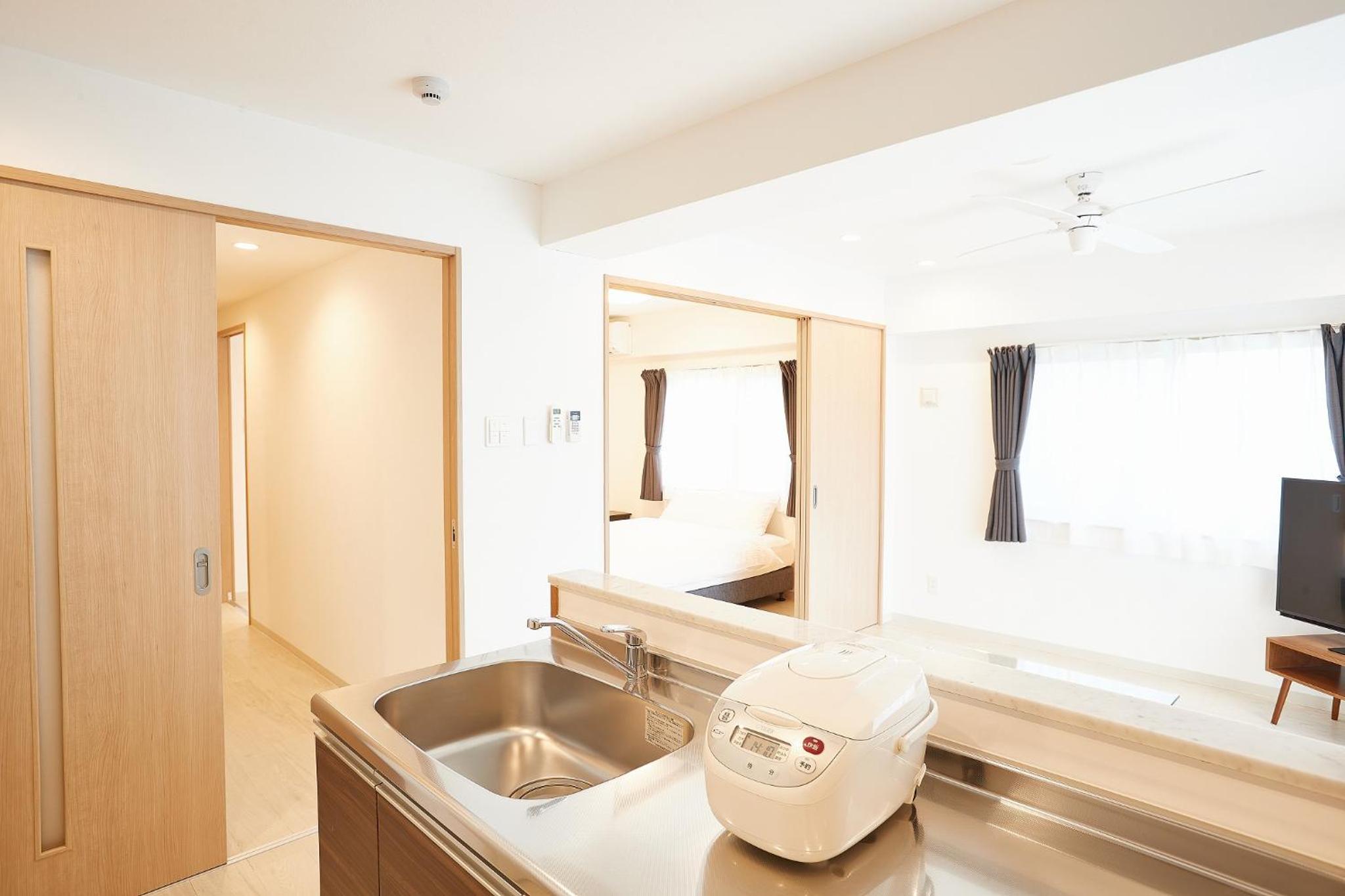Deluxe Double Room with Balcony - Photo 10