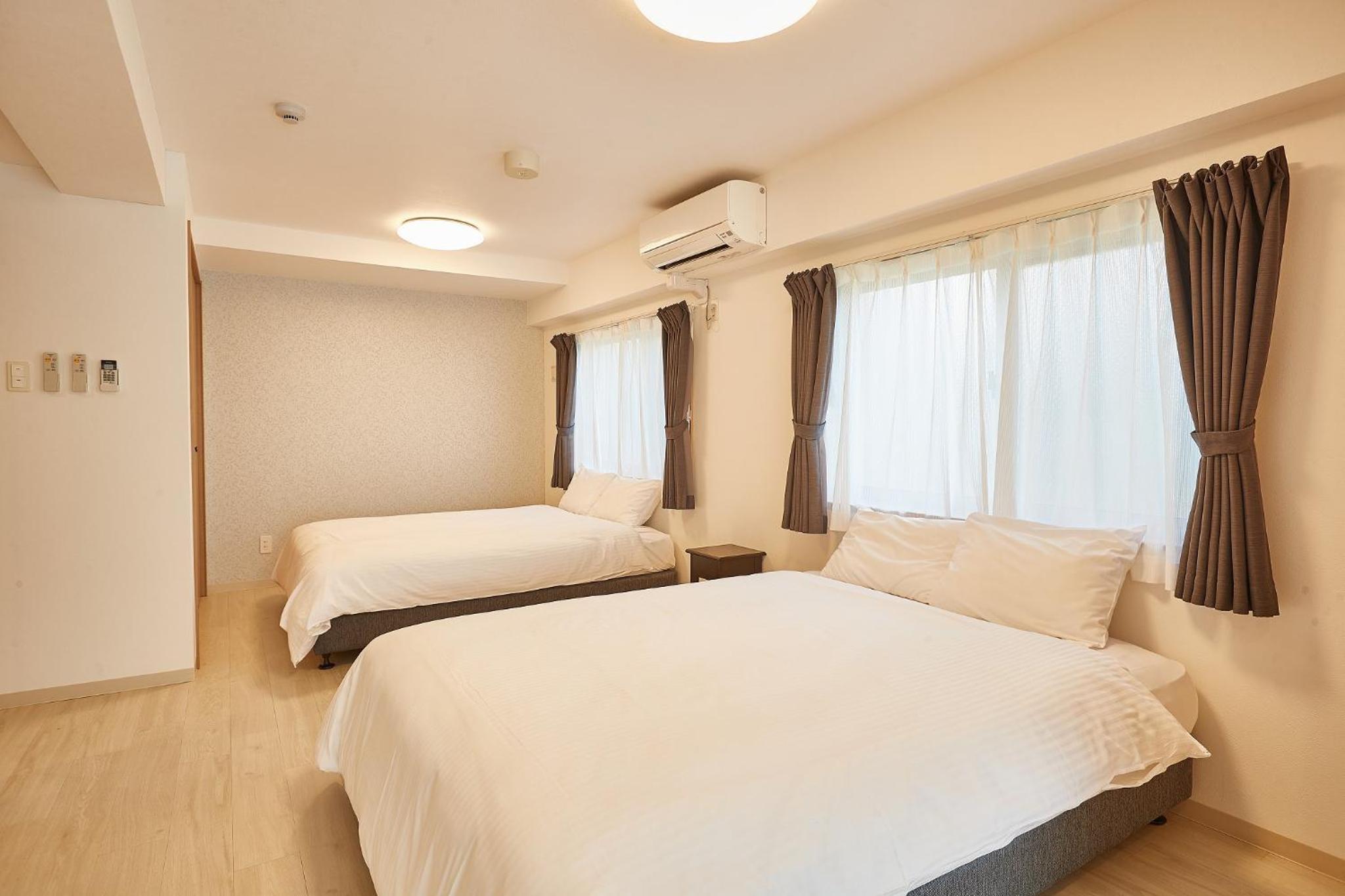 Deluxe Double Room with Balcony - Photo 12