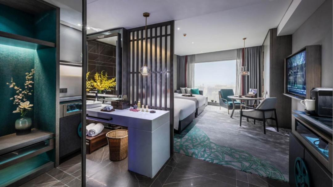 Stylish City View Twin Room							 - Photo 4