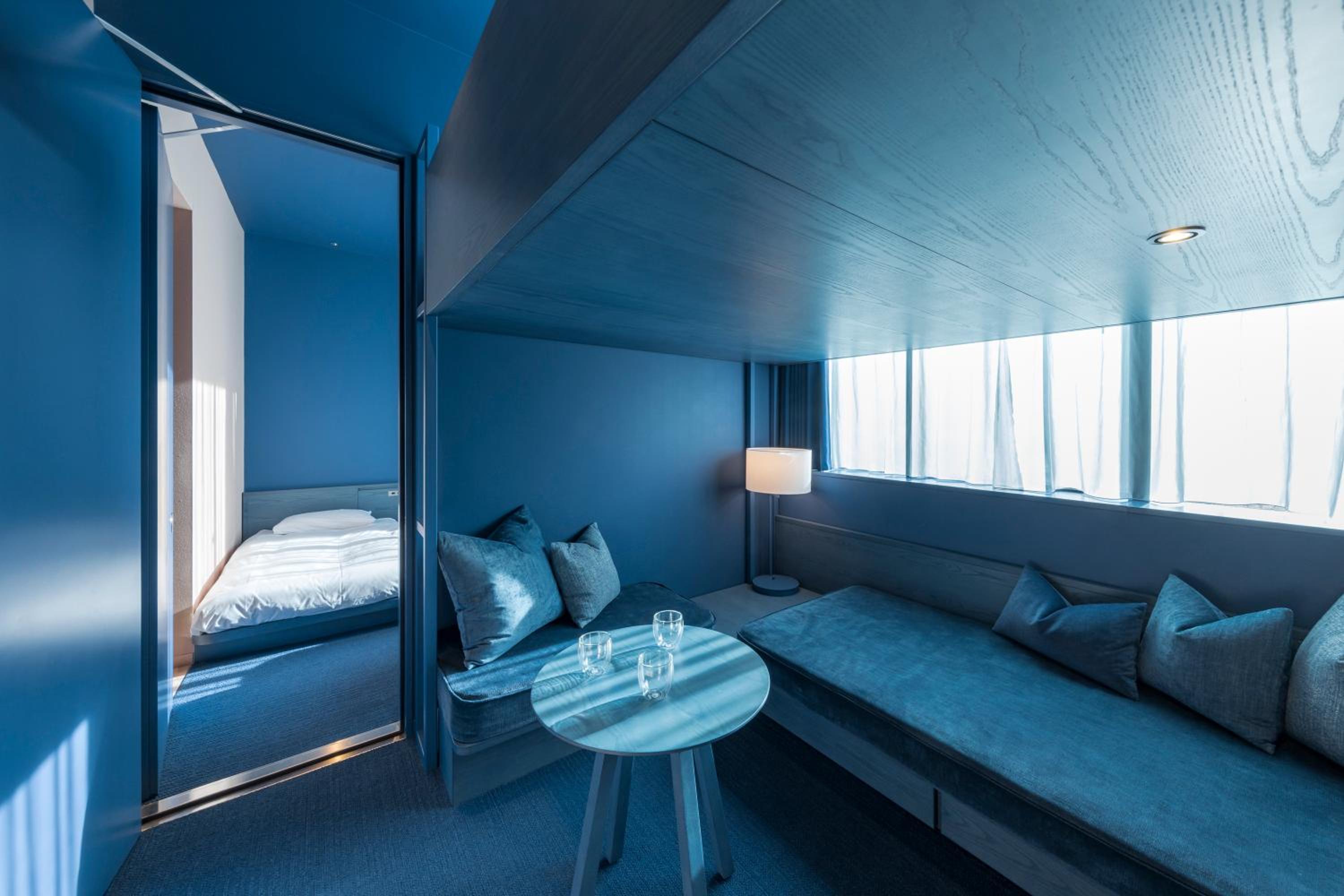【dark blue】Connecting Room A