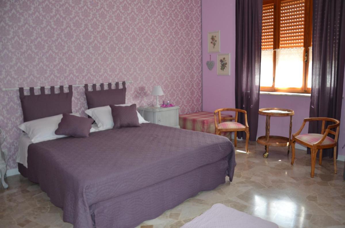 Standard Double Room with Shared Bathroom photo 3
