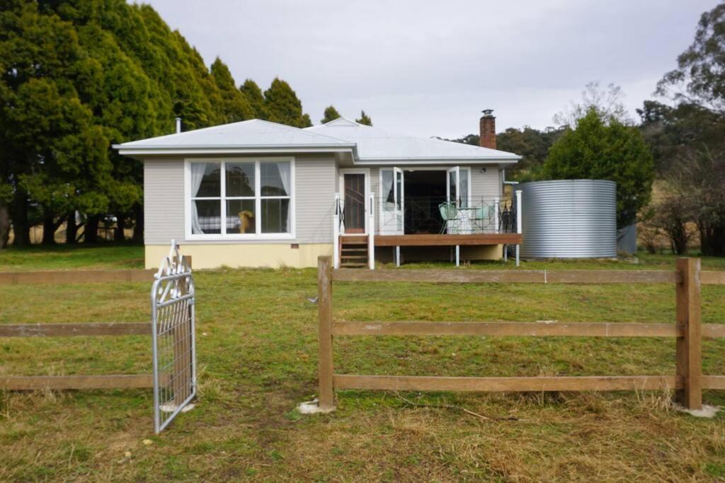 Three-Bedroom House photo 2