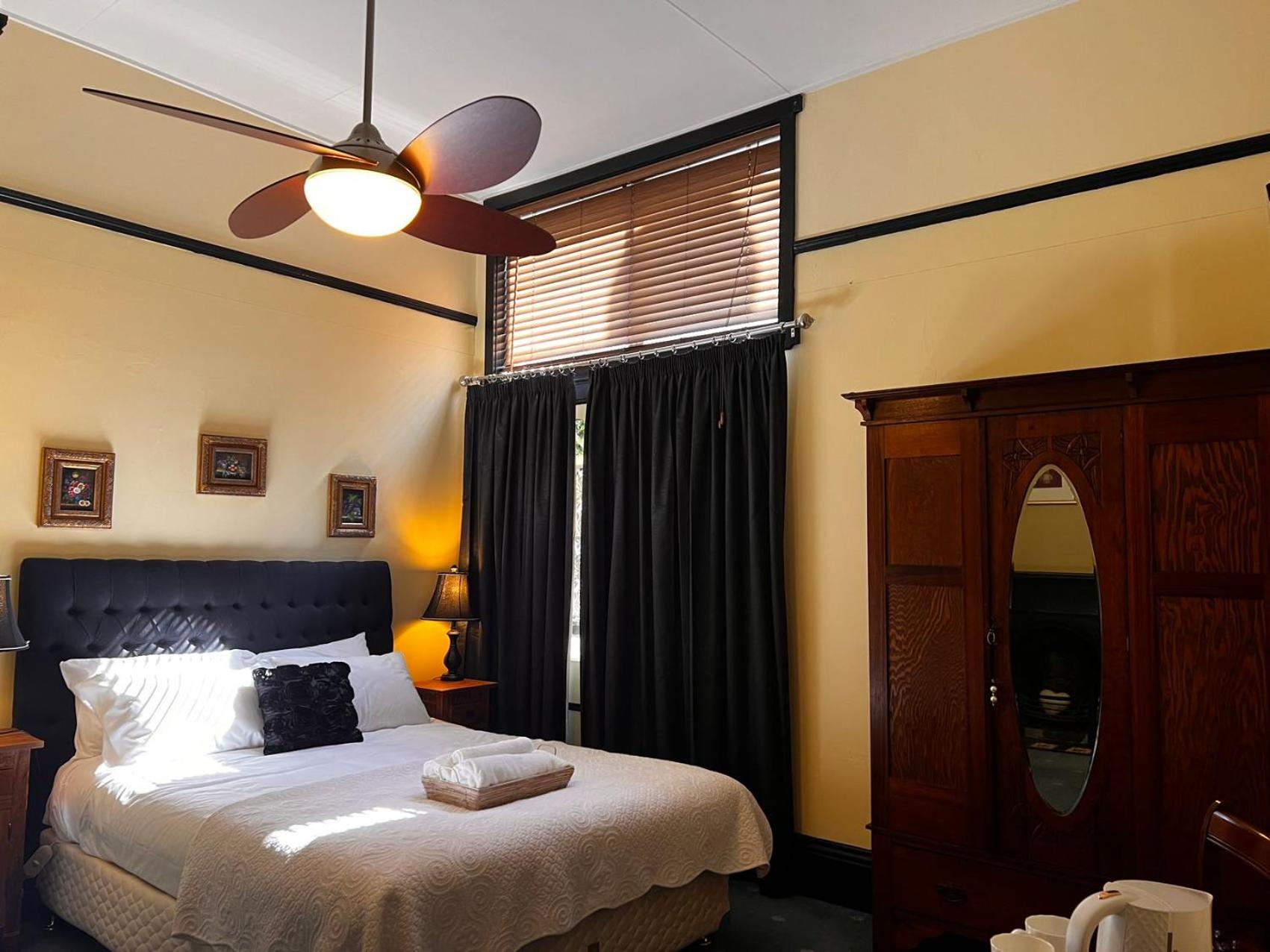 Queen Room photo 3