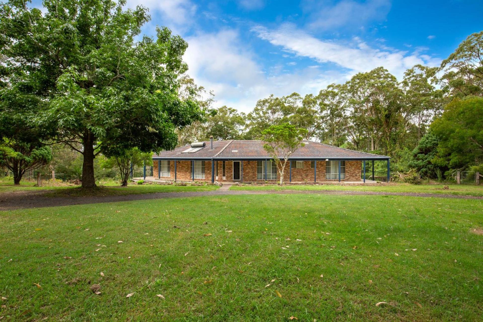 Five-Bedroom House photo 2