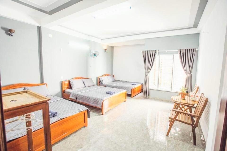 Family Room photo 3