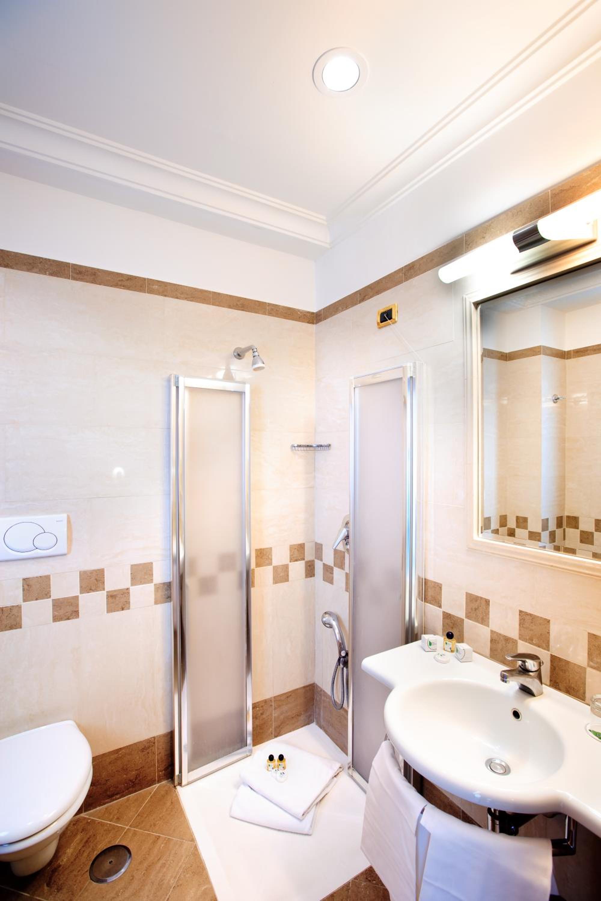 Classic Double Room - Photo 3