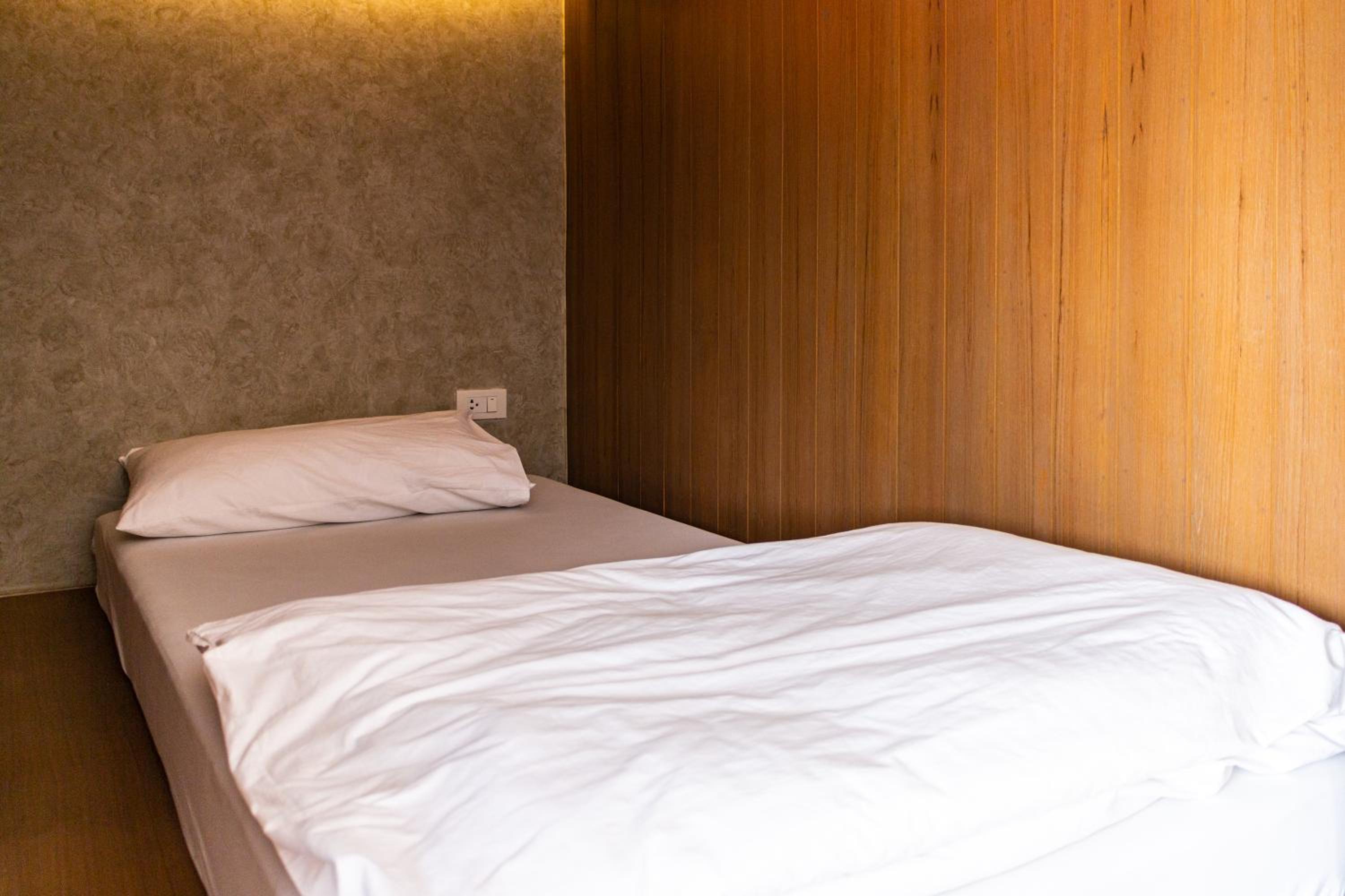 8-Bed Mixed Dormitory Room photo 2