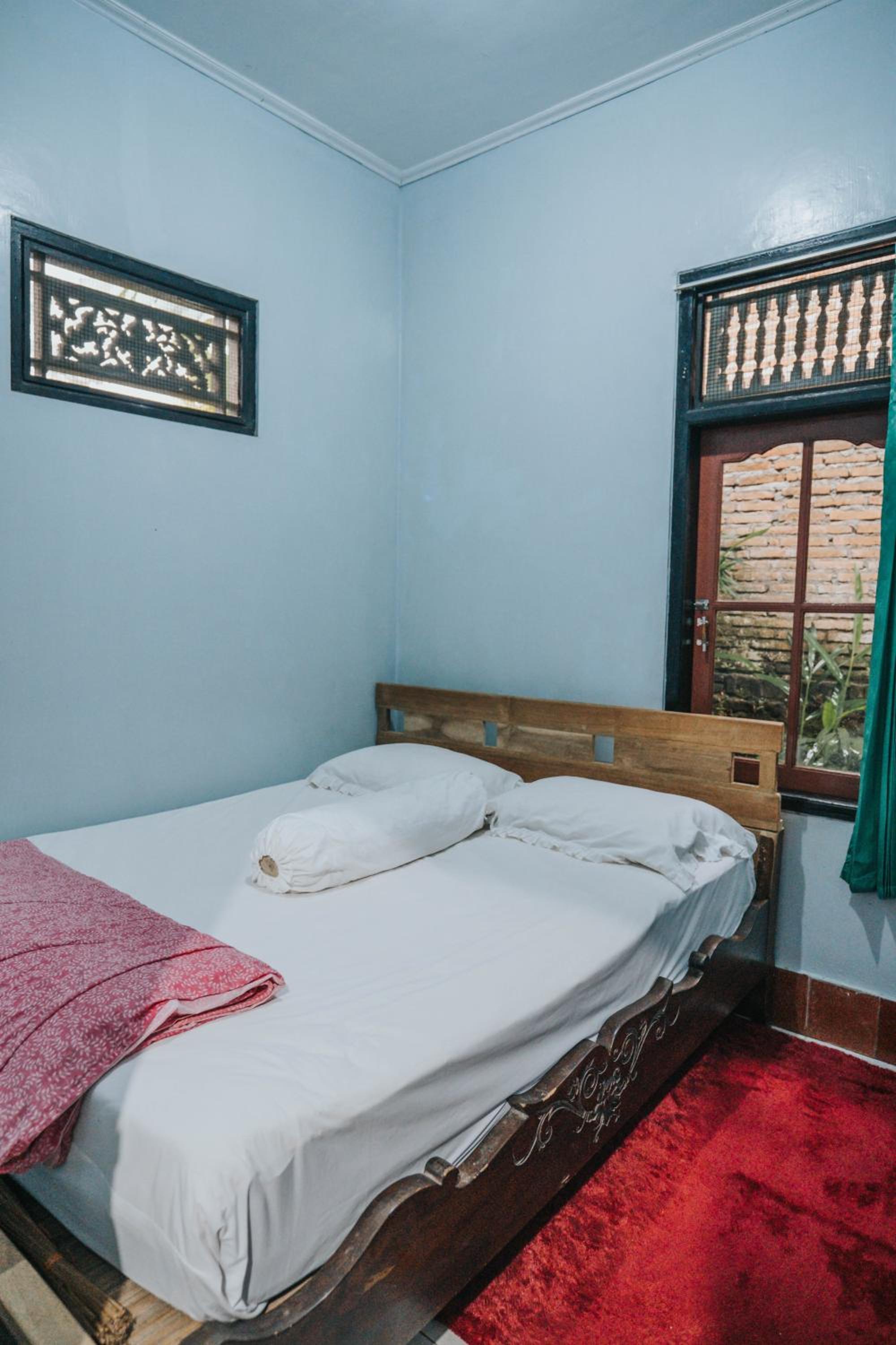 Double Room with Private Bathroom - Photo 2