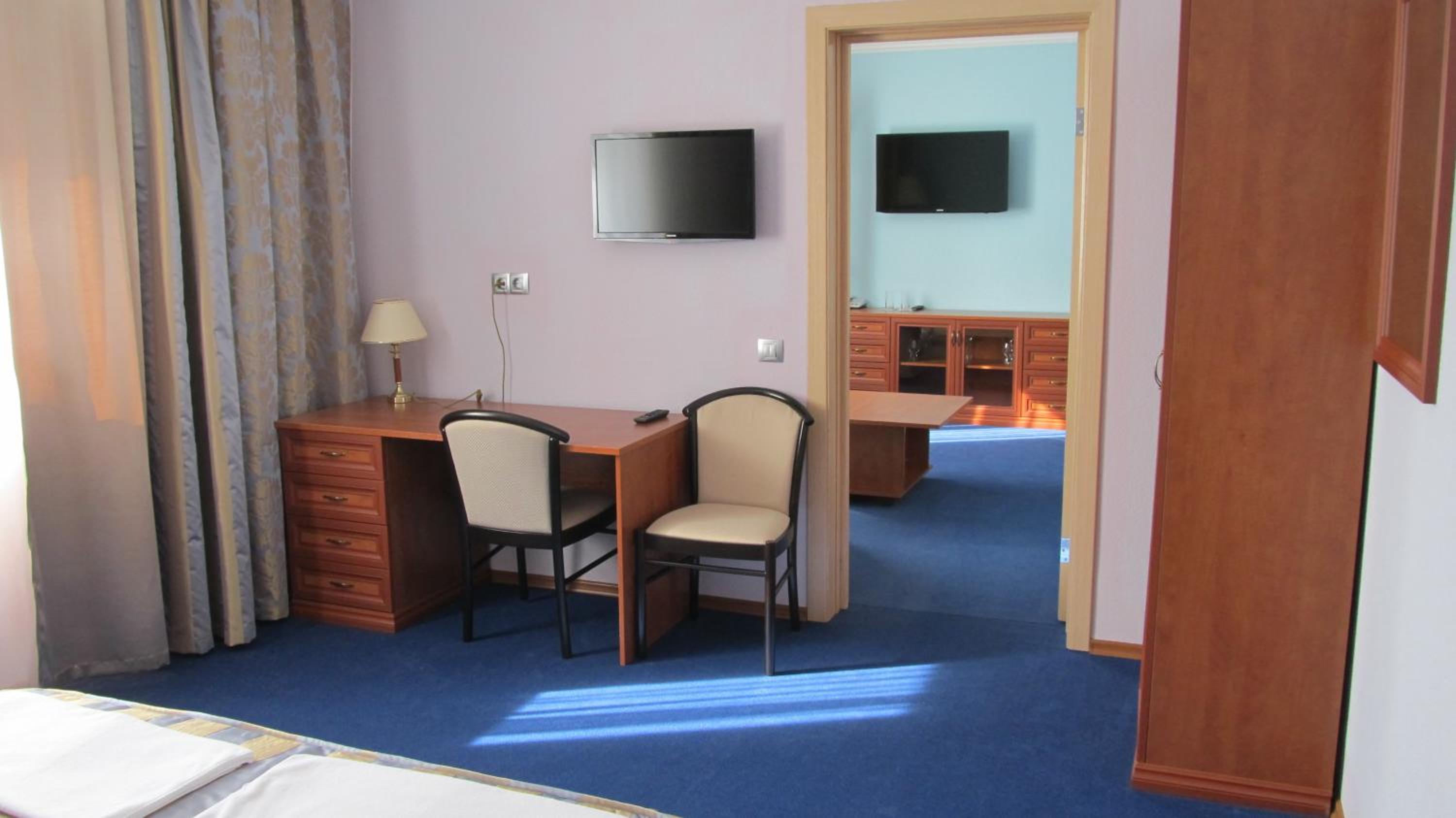 Suite - Photo 8