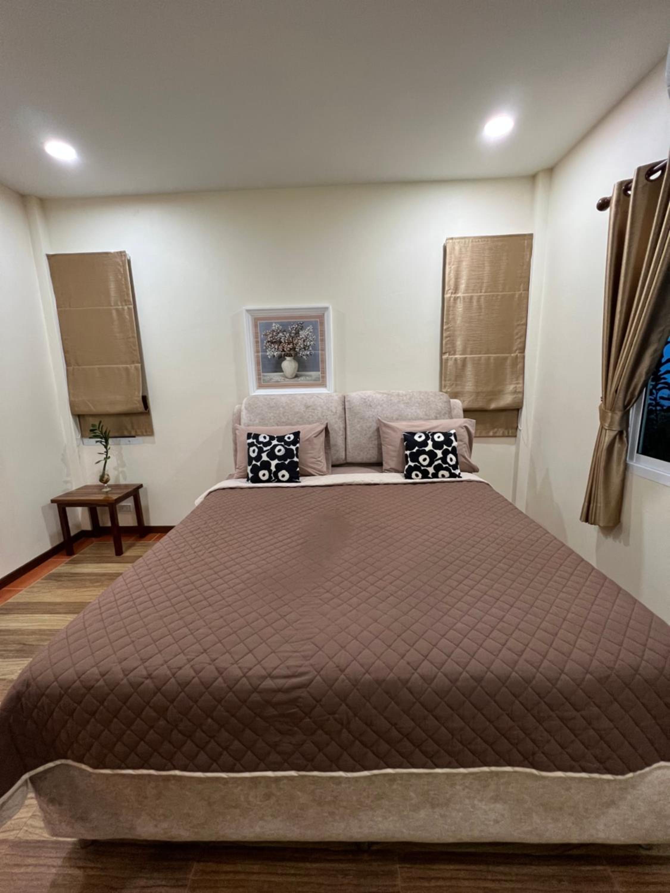 Two-Bedroom House - Photo 9