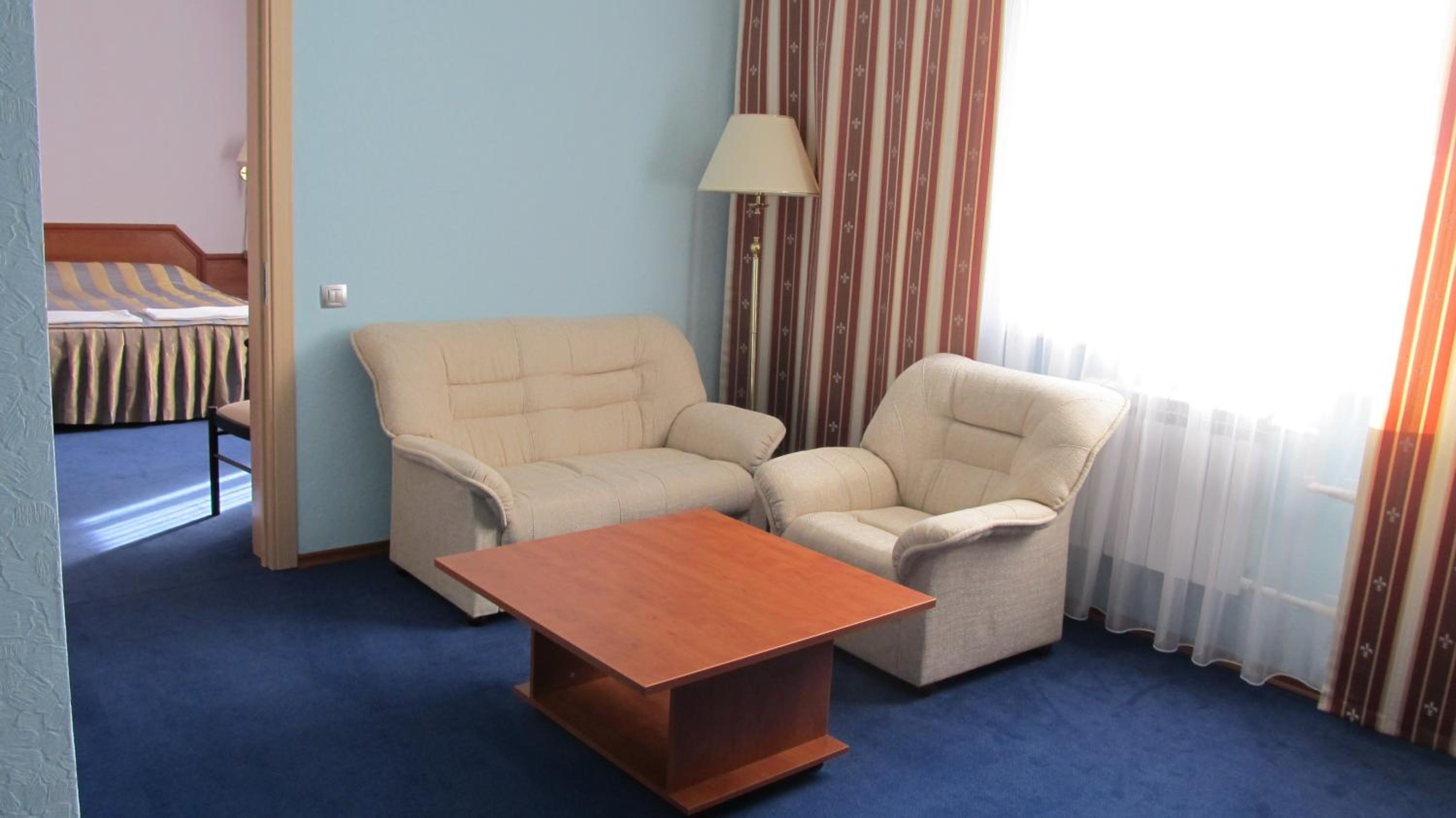 Suite - Photo 9