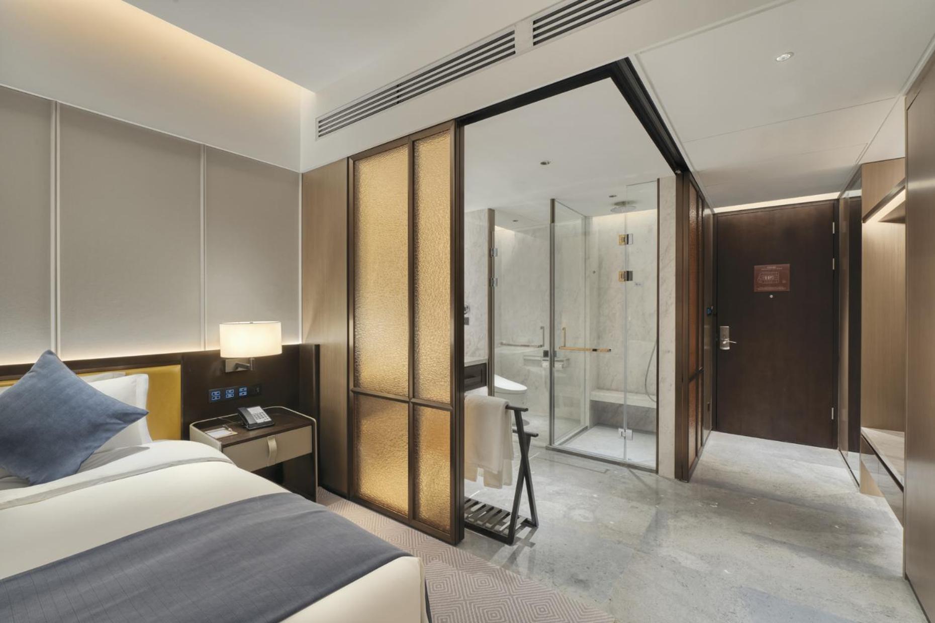 Deluxe Double Room with Two Double Beds - Non-Smoking - Photo 5