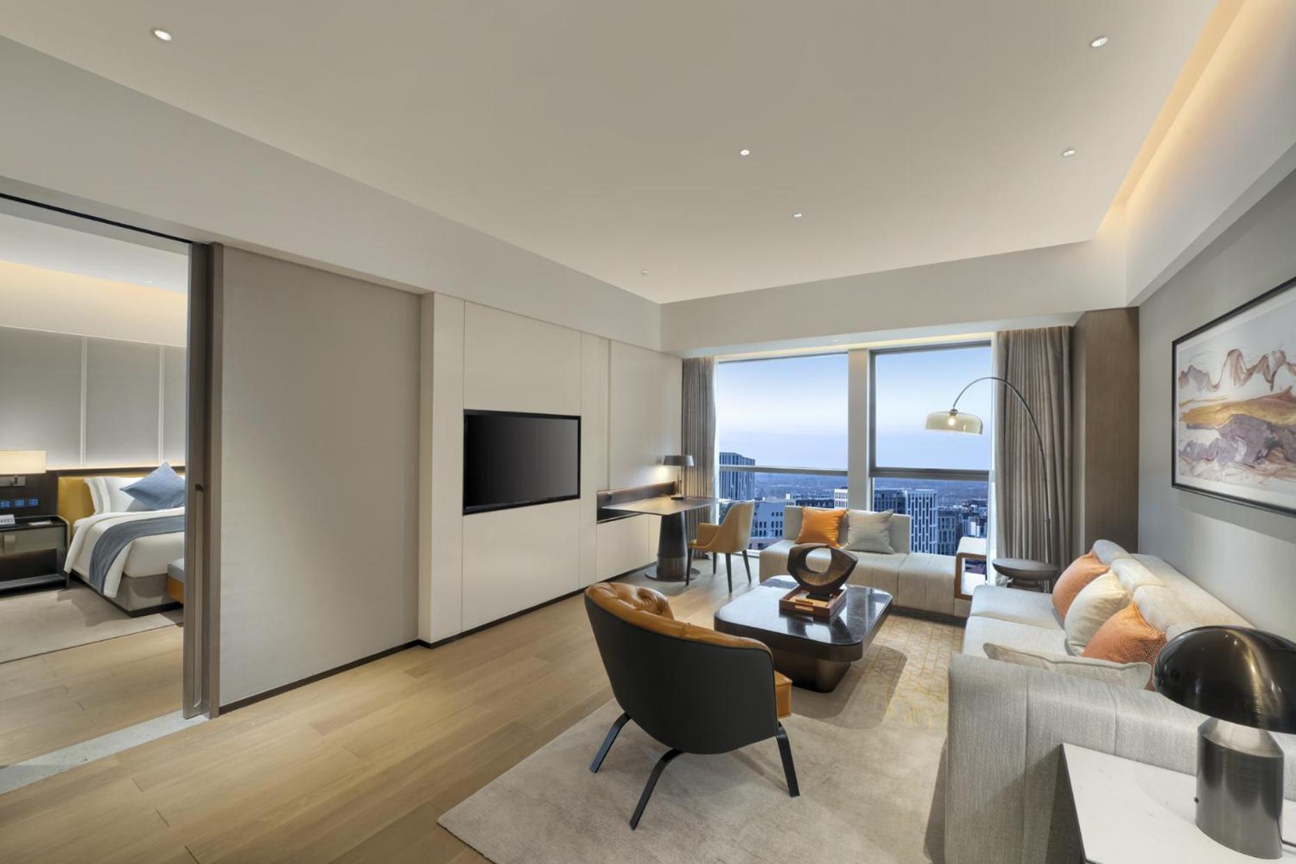 Deluxe King Suite - Non-Smoking - Photo 1