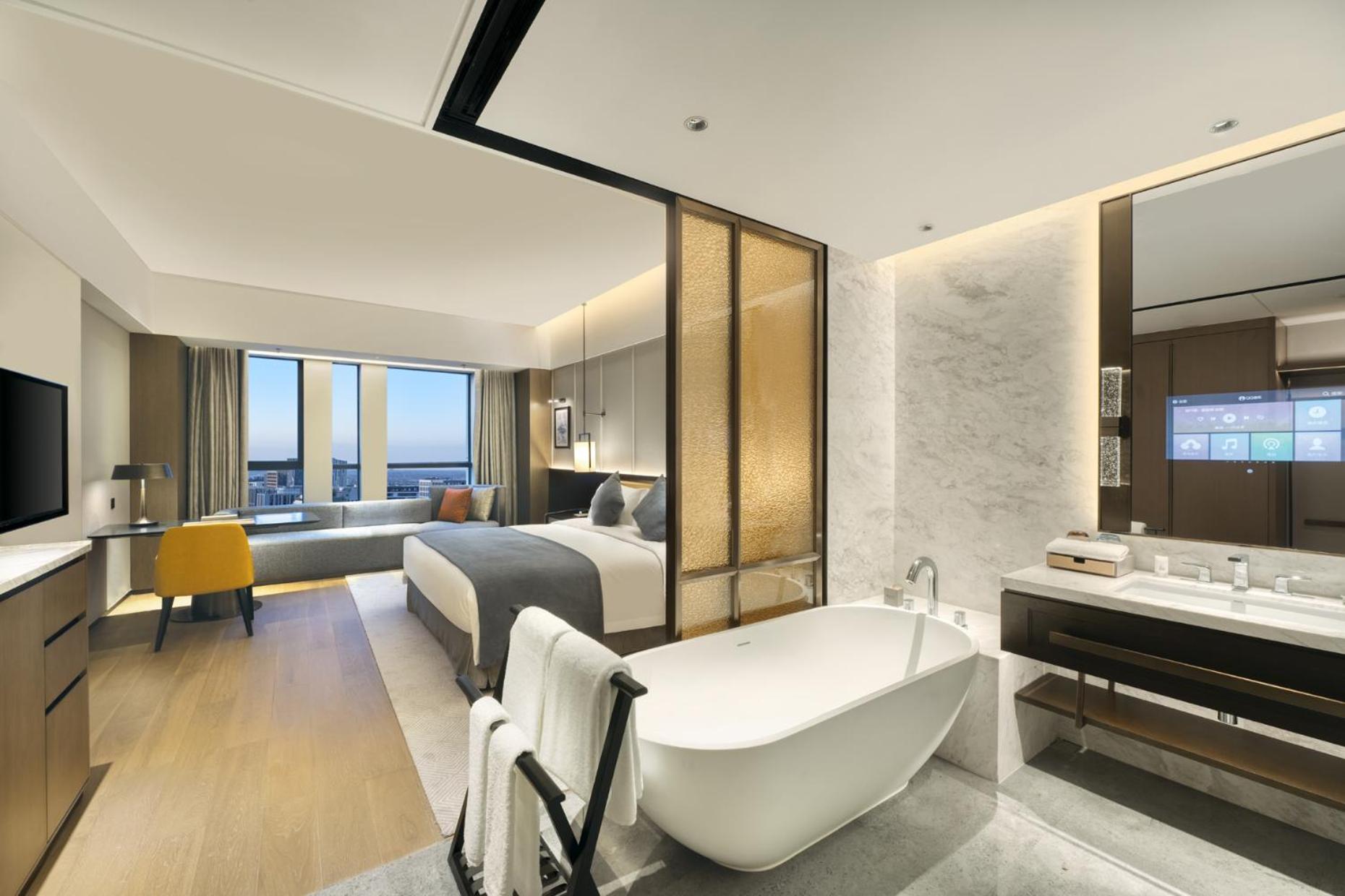 Executive King Room - Non-Smoking - Photo 2
