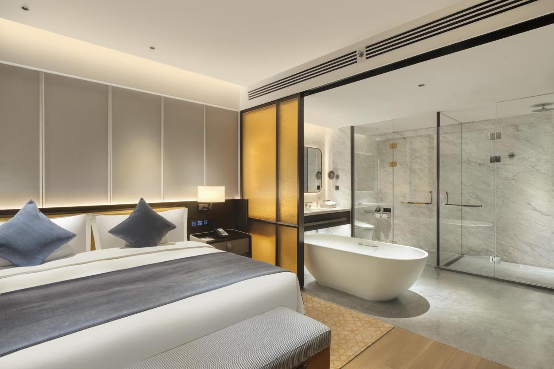 Executive King Suite - Non-Smoking - Photo 1