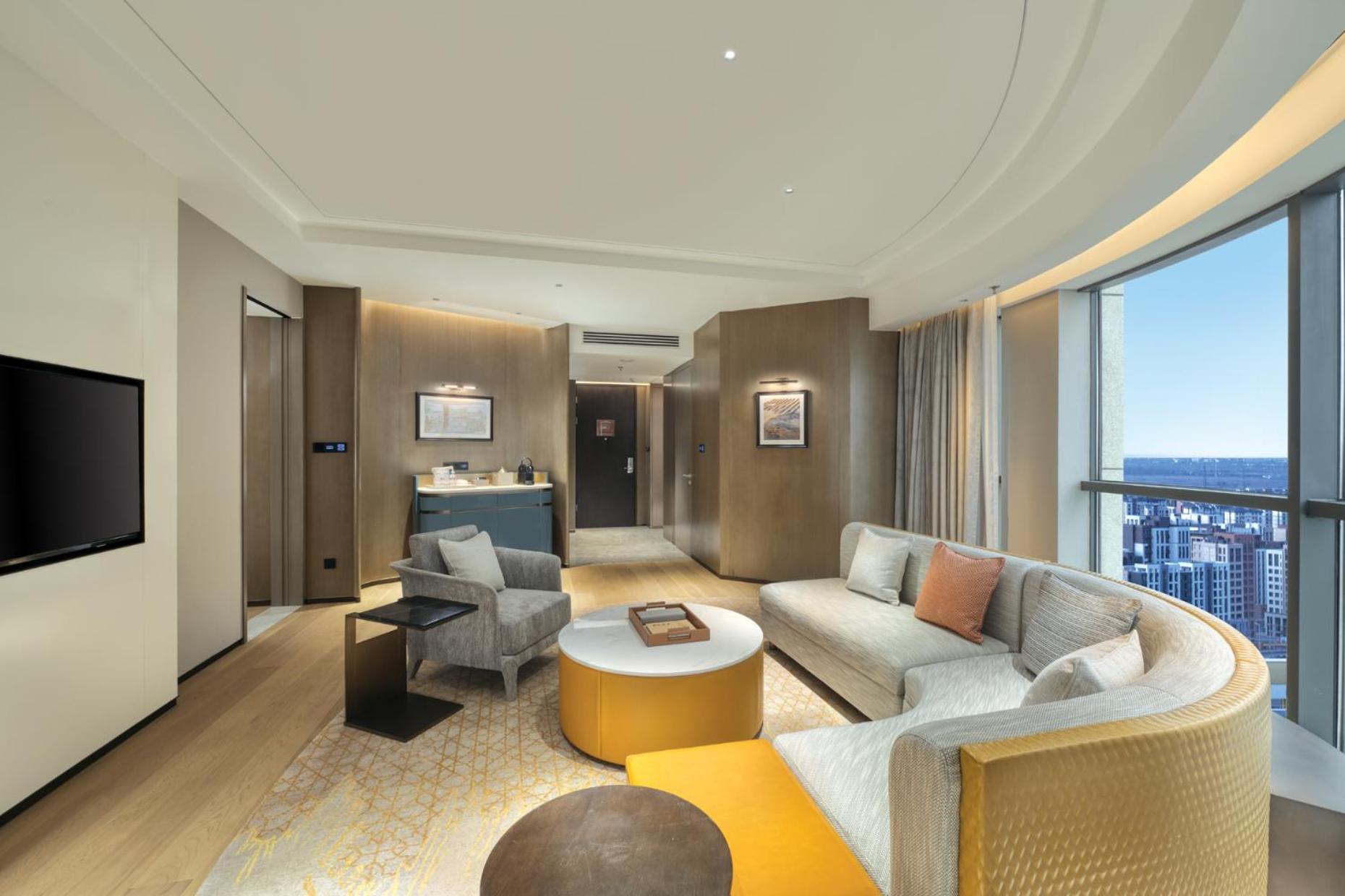 Executive King Suite - Non-Smoking - Photo 2