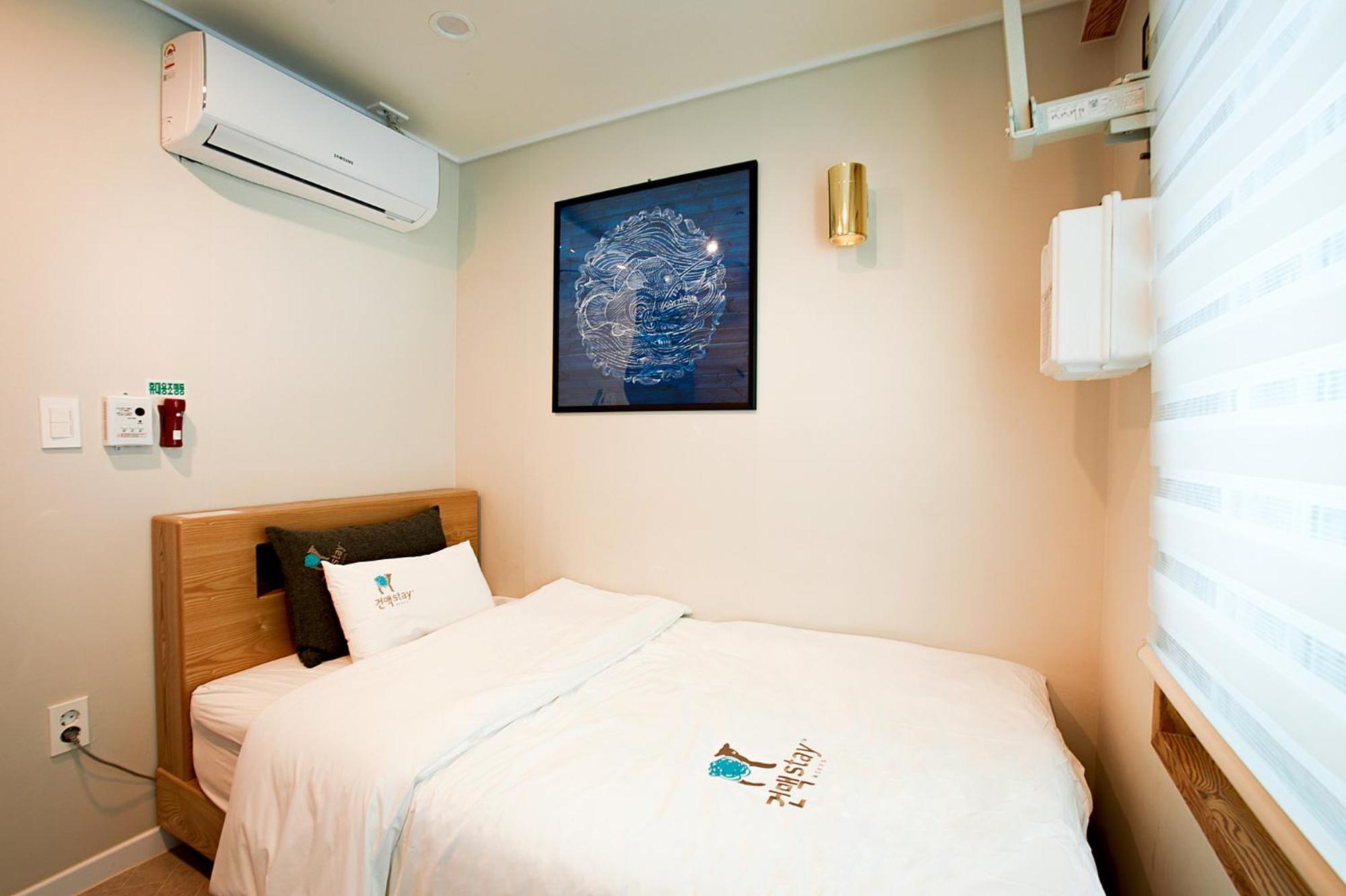 Single Room With Private Bathroom photo 3