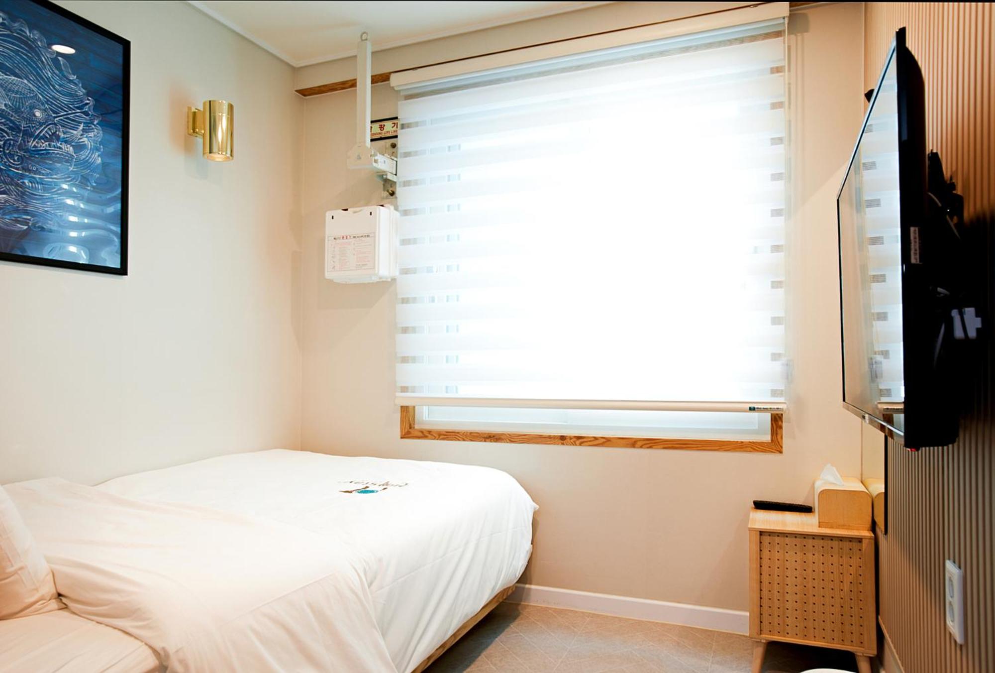 Single Room With Private Bathroom photo 2