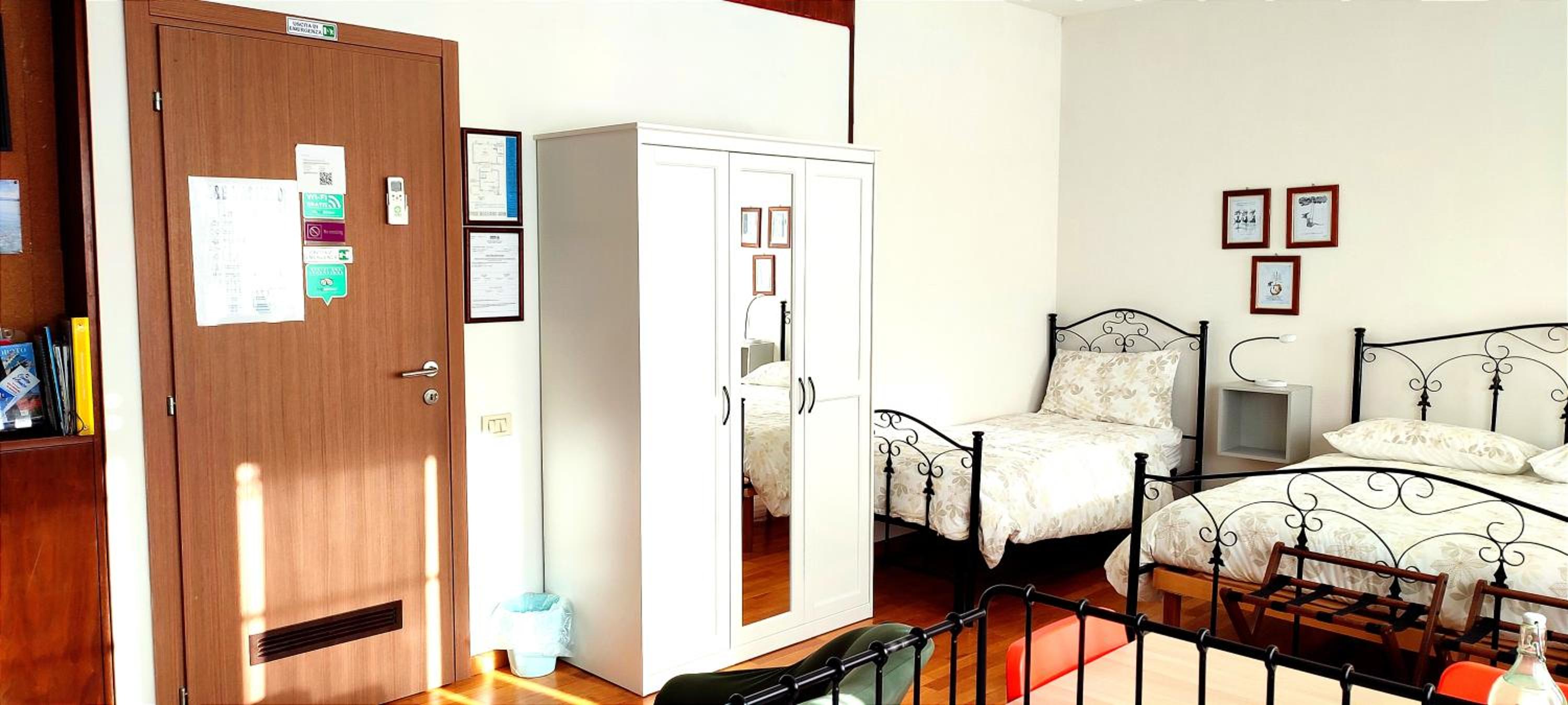 Quadruple Room with Private Bathroom - Photo 13