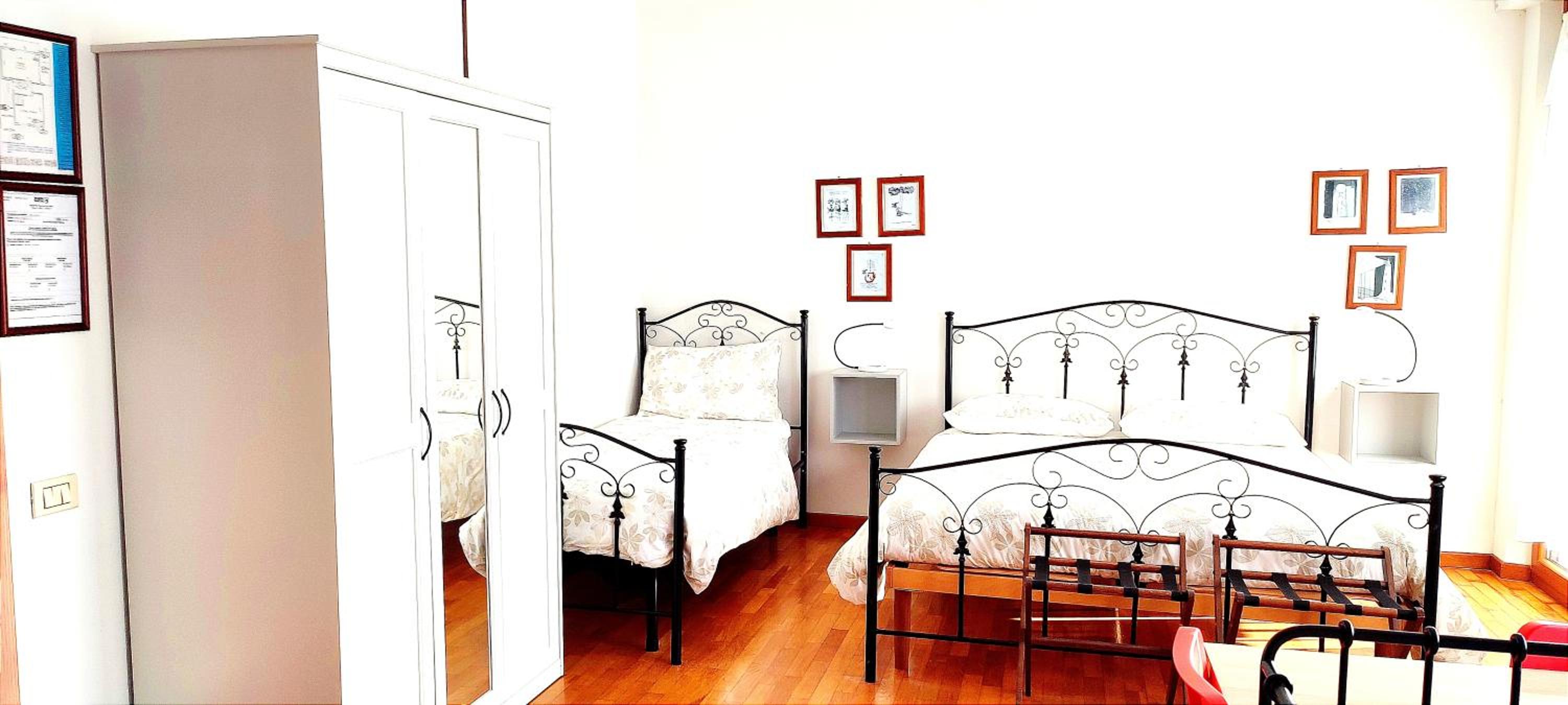 Quadruple Room with Private Bathroom - Photo 3