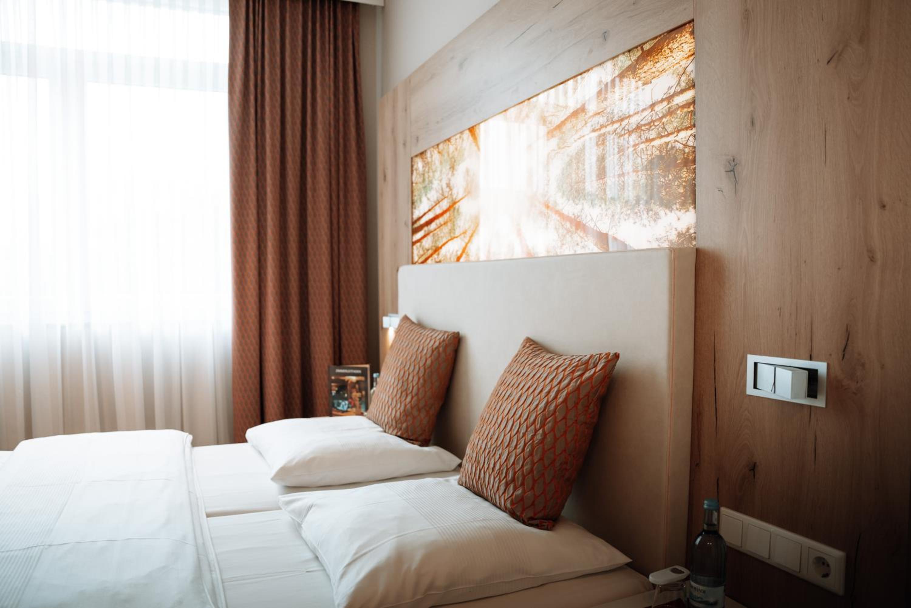 Business Double Room - Photo 12