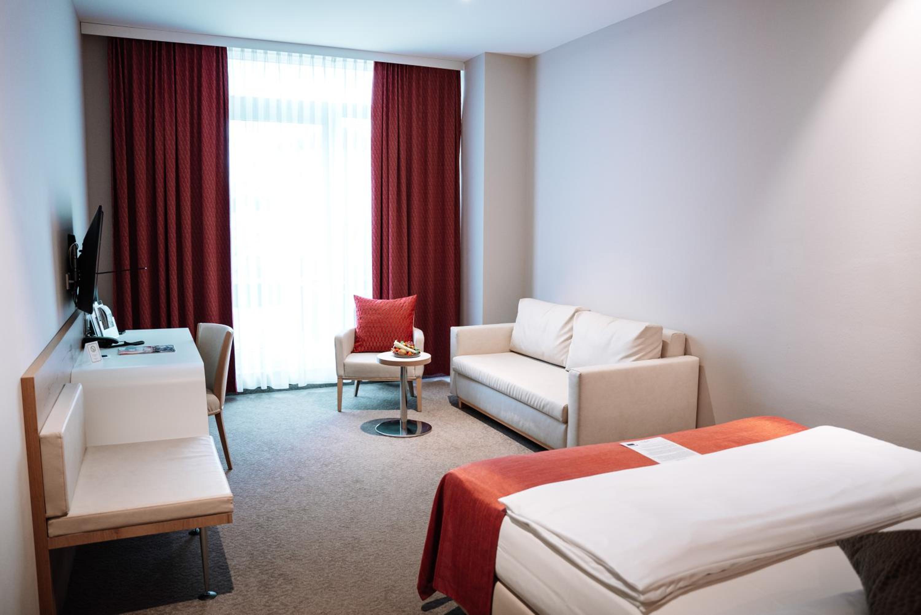 Business Junior Suite - Photo 1