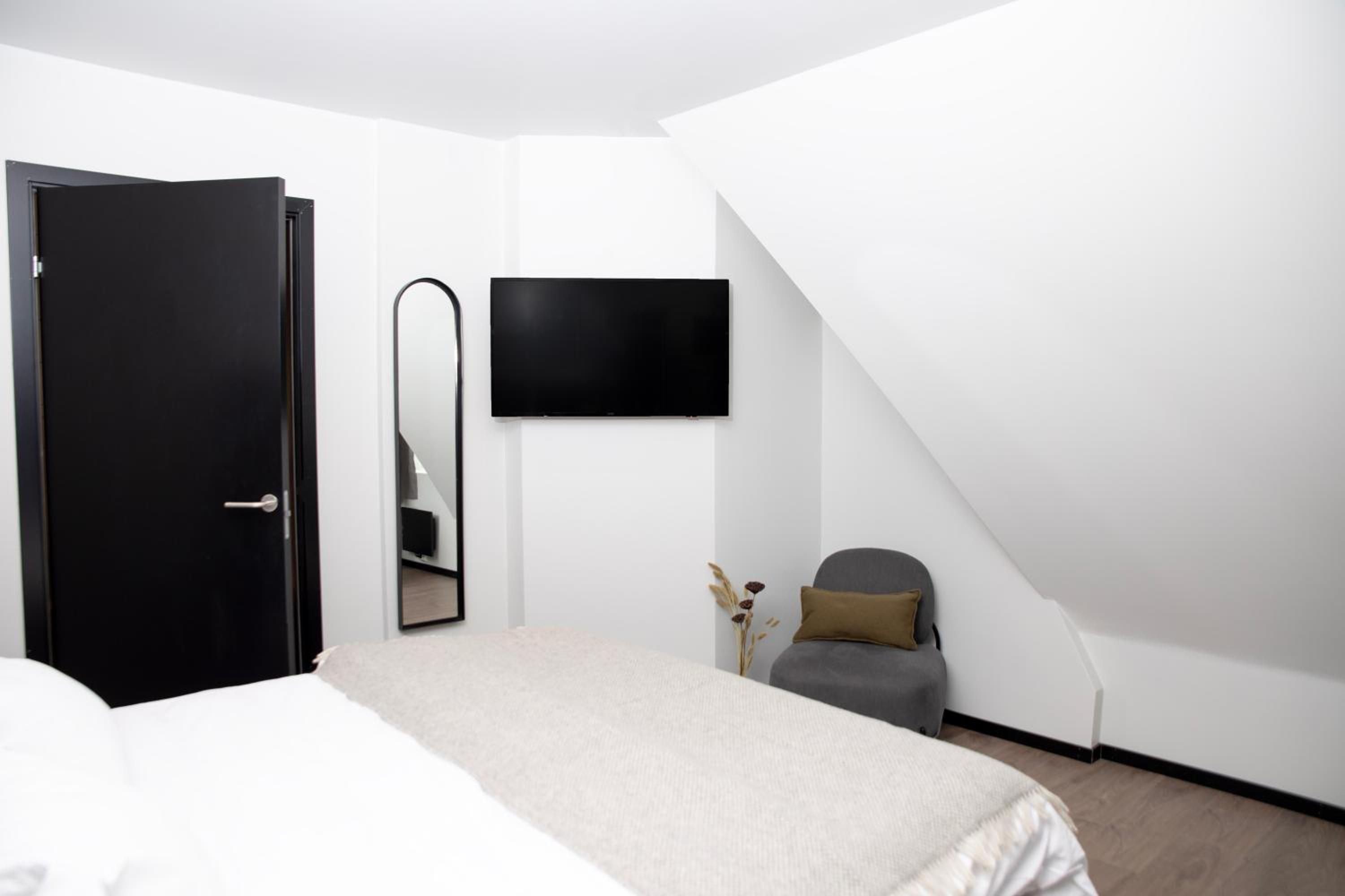 Original Room photo 2