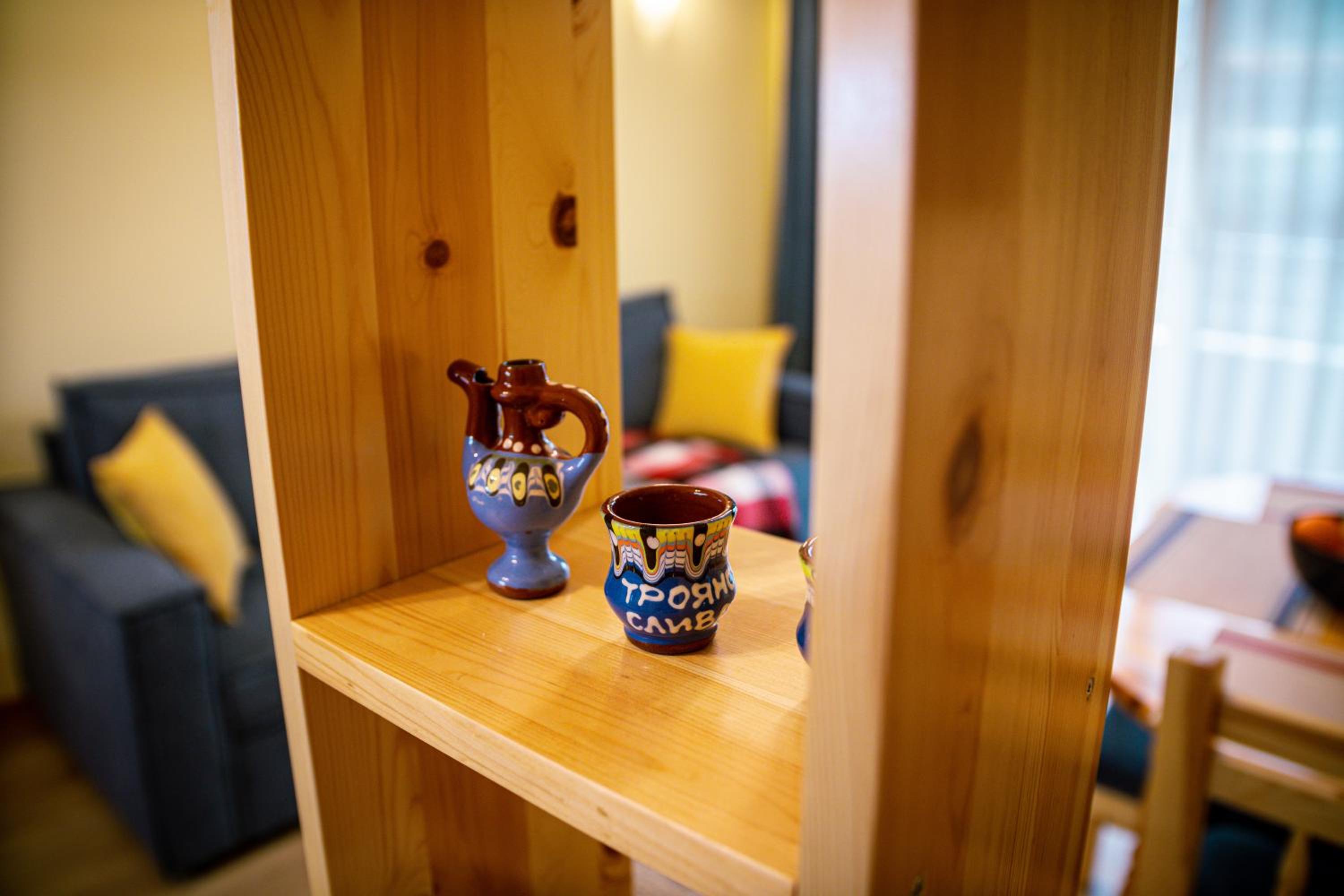 One-Bedroom Apartment - Photo 2